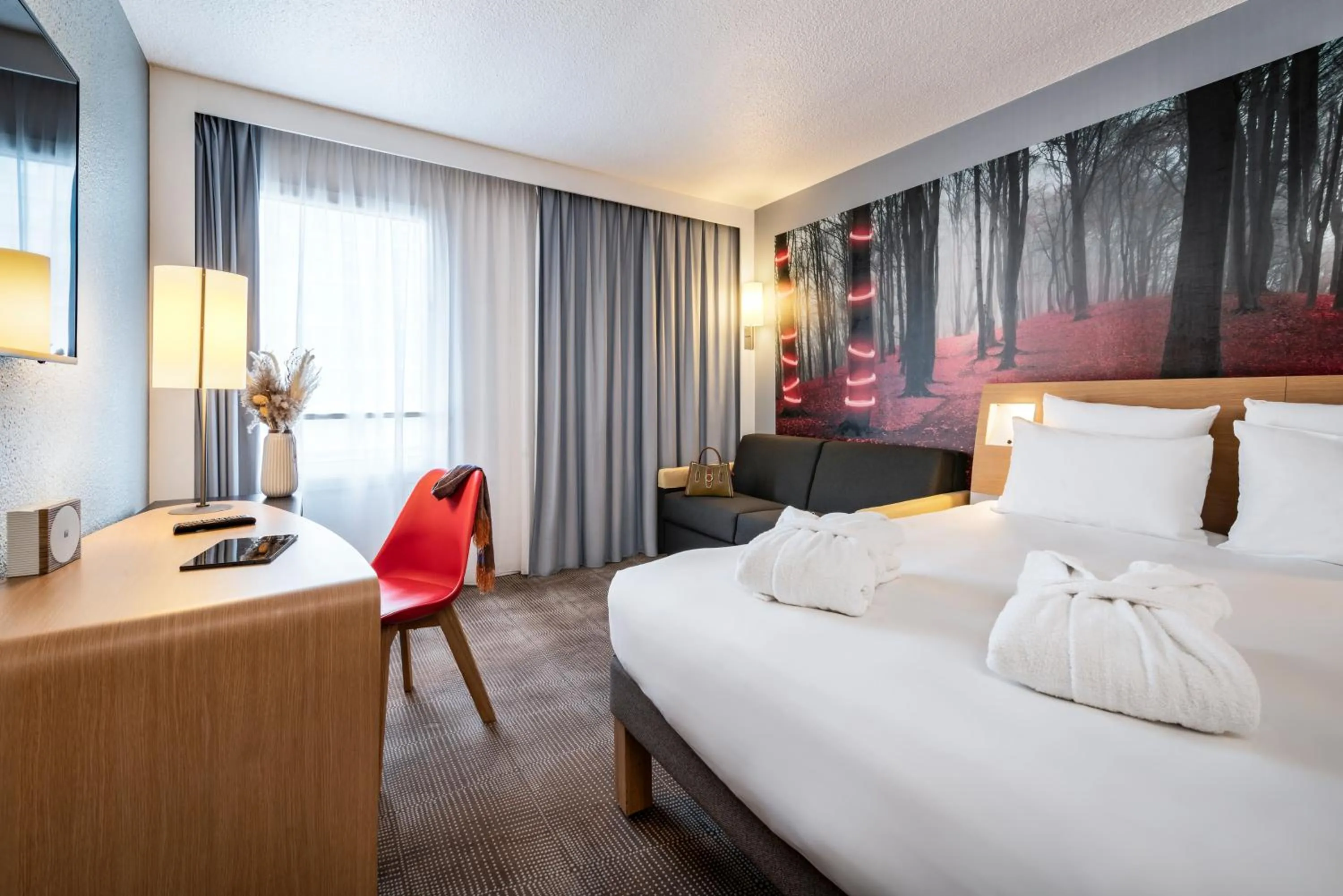 Photo of the whole room, Bed in Novotel Paris Est