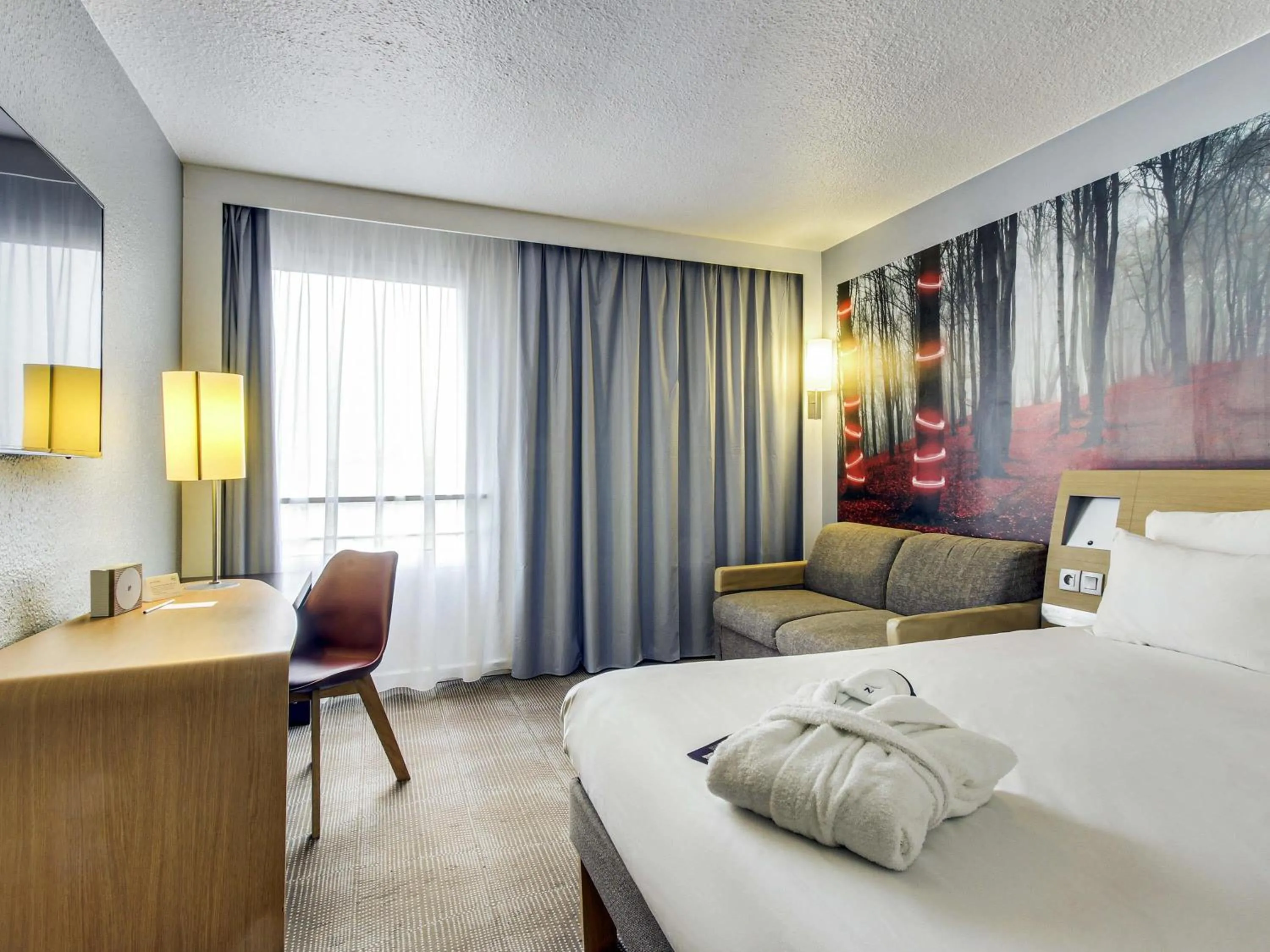 Bedroom, Bed in Novotel Paris Est