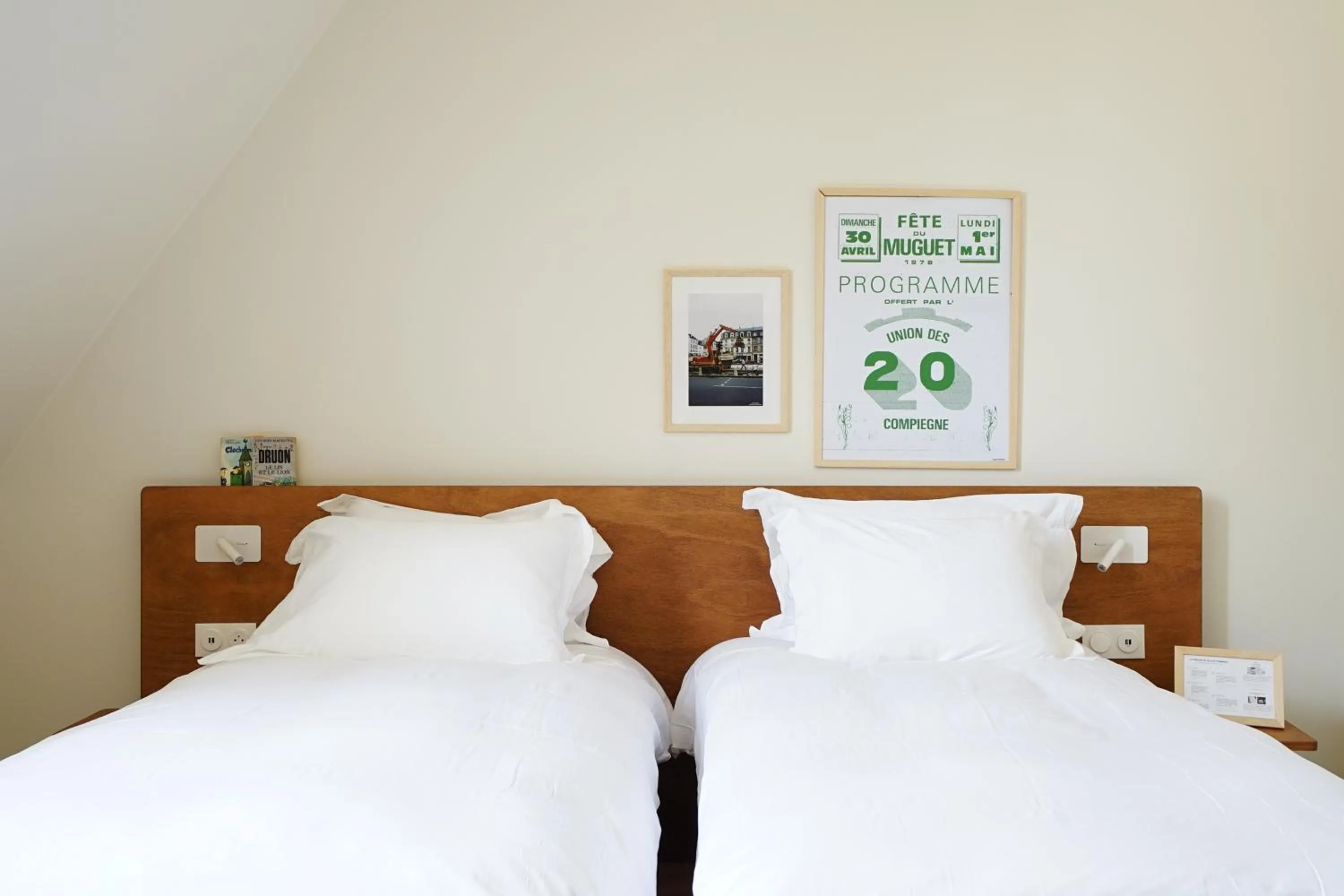 Bed in Hôtel Les Beaux Arts