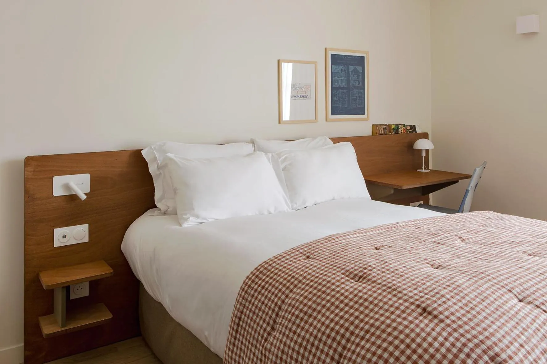 Bedroom, Bed in ALFRED HOTELS Compiègne