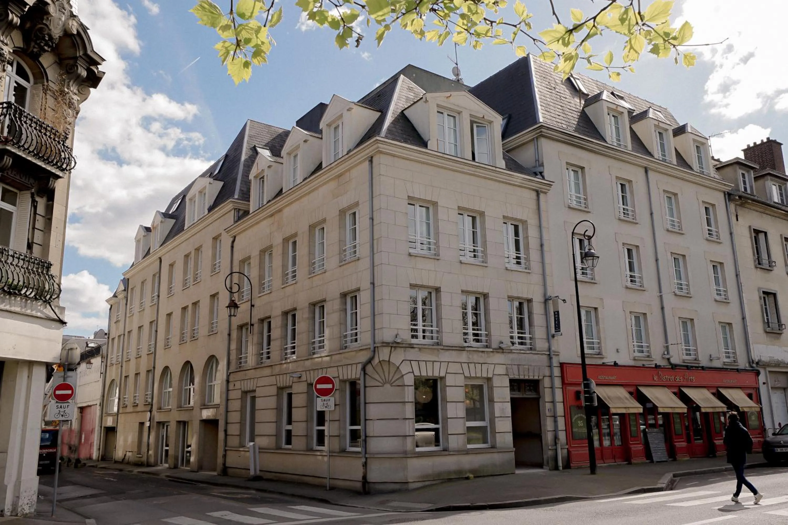 Property building in ALFRED HOTELS Compiègne