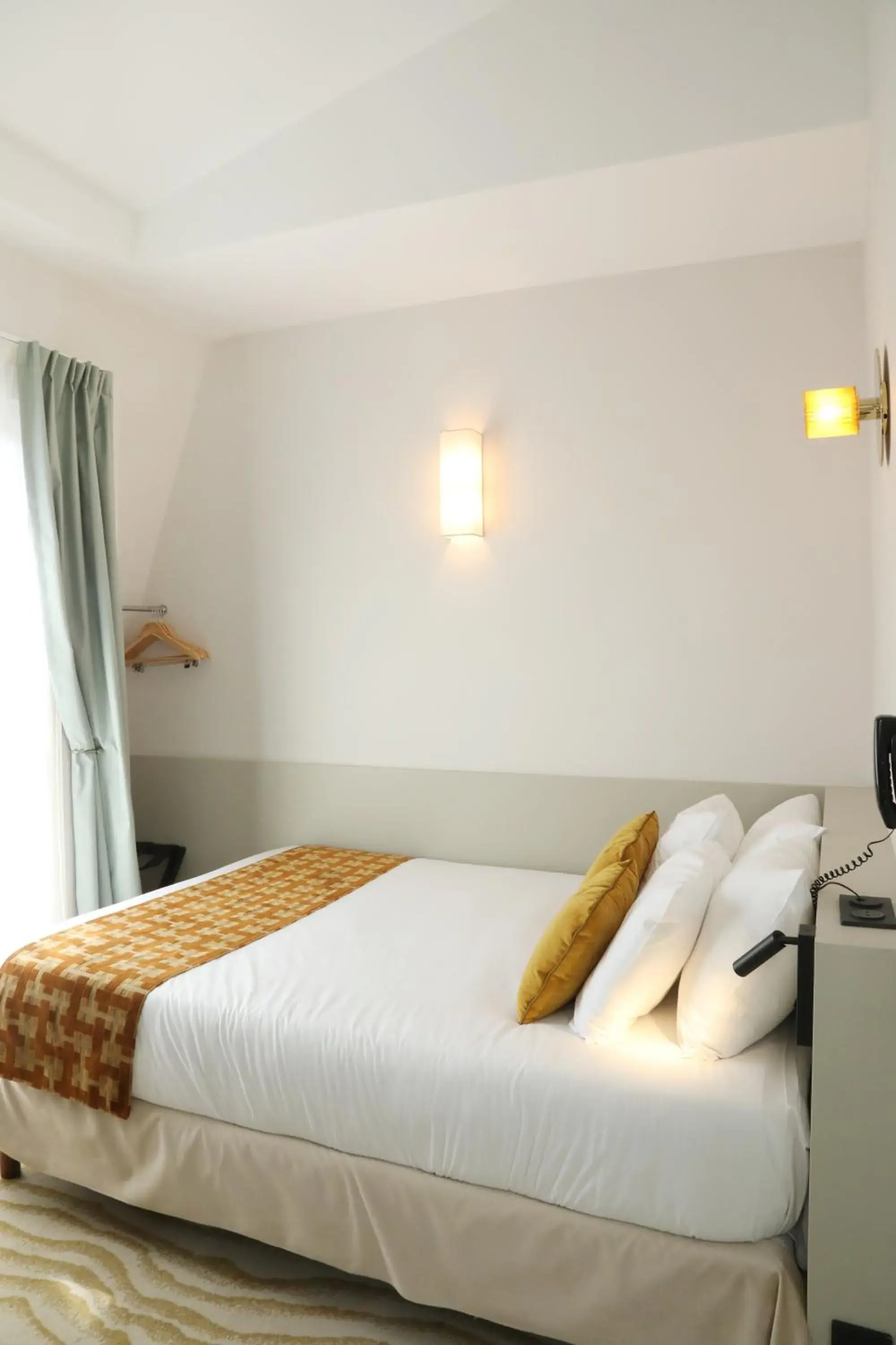Small Classic Double Room in Five Boutique Hotel Paris Quartier Latin Small Classic Double Room in Five Boutique Hotel Paris Quartier Latin