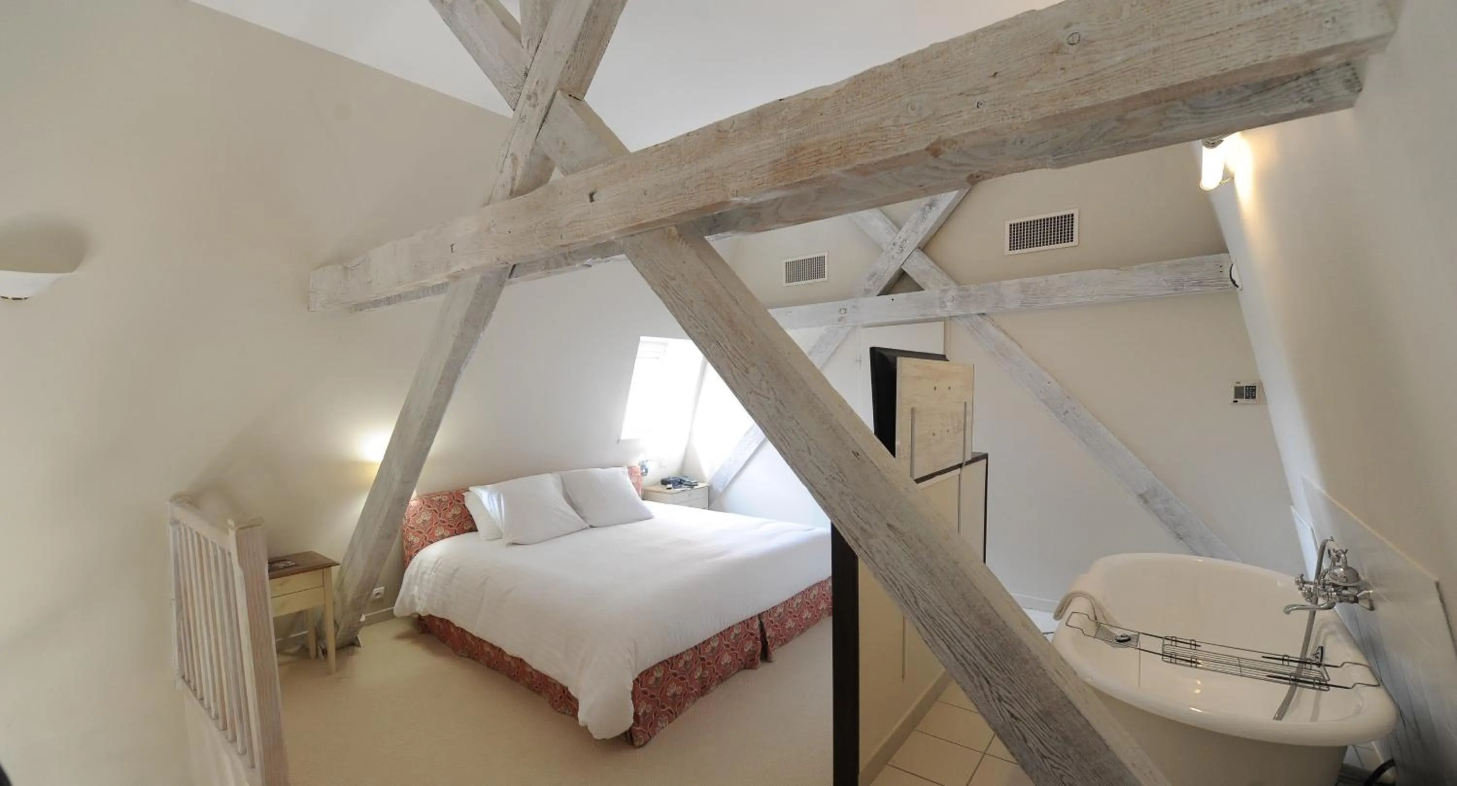 Photo of the whole room, Bed in Hôtel Villa Navarre