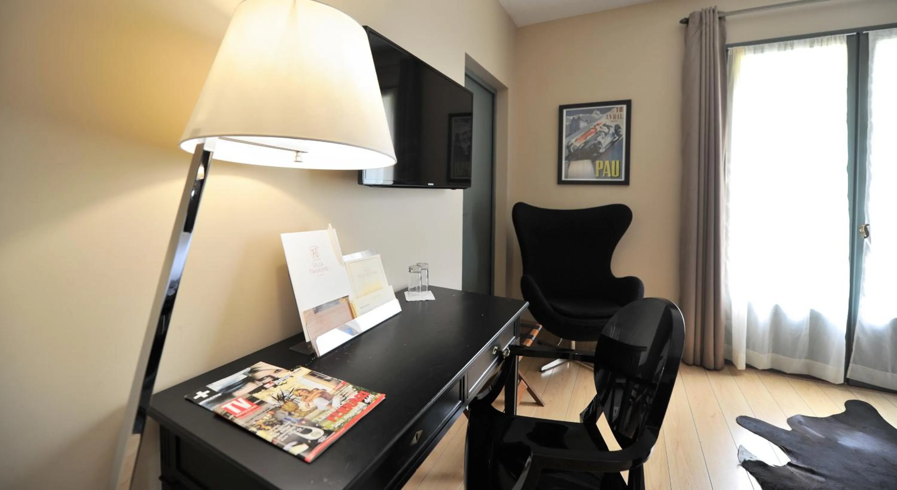 Bedroom in Hôtel Villa Navarre