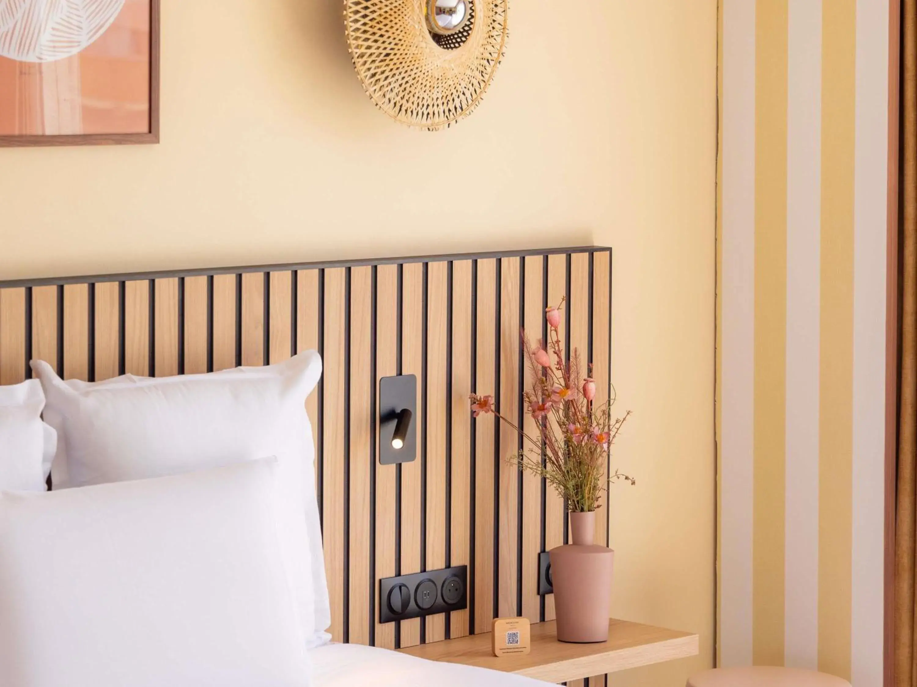 Junior Suite with King Bed and Terrace in Mercure Nice Centre Notre Dame Junior Suite with King Bed and Terrace in Mercure Nice Centre Notre Dame