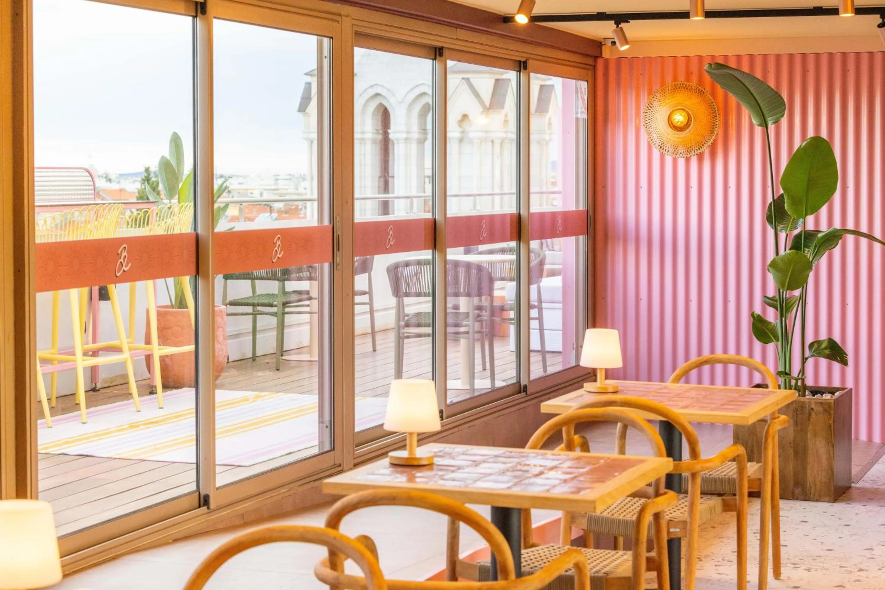 Restaurant/places to eat in Mercure Nice Centre Notre Dame