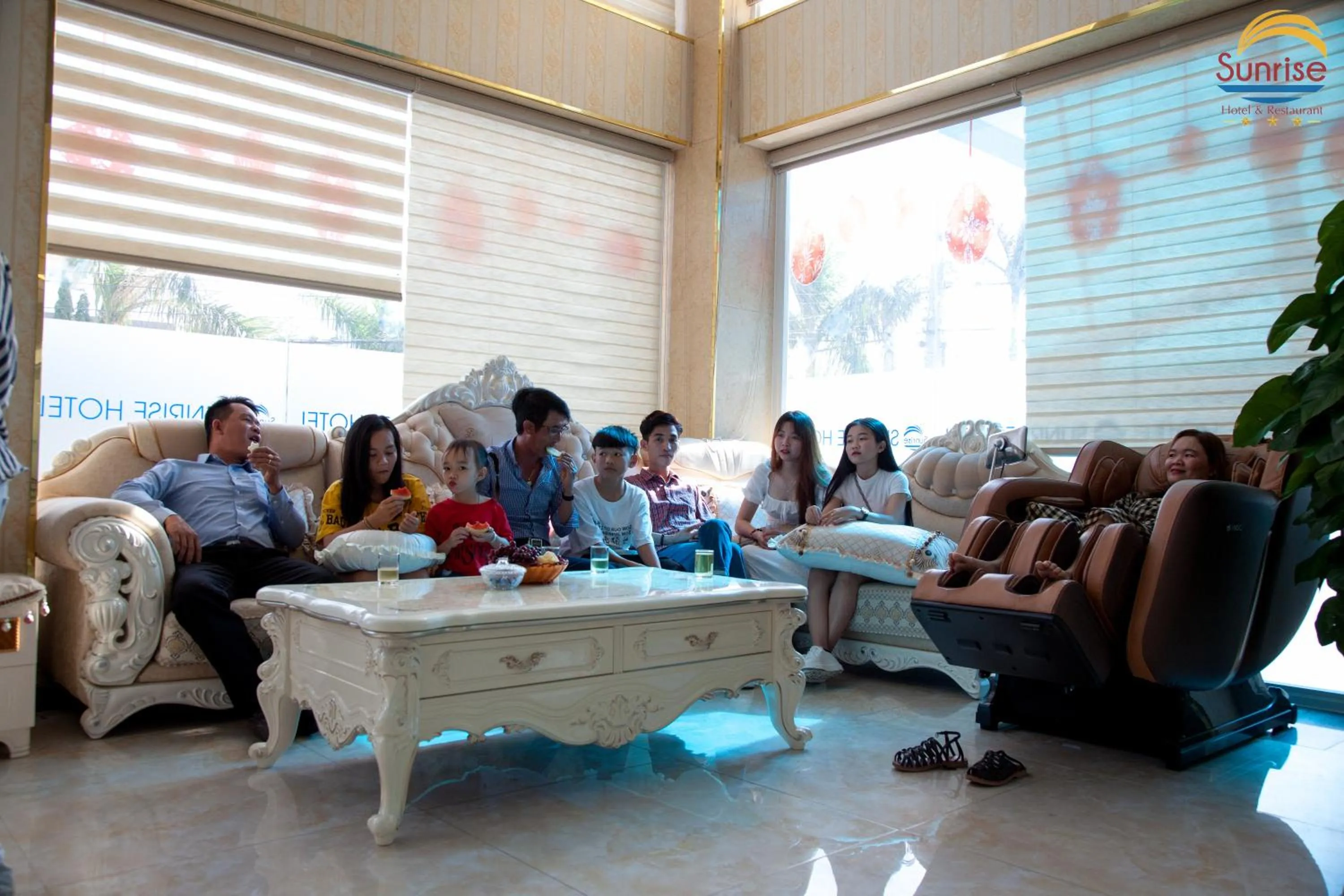 People in Khách sạn Sunrise Ninh Thuận