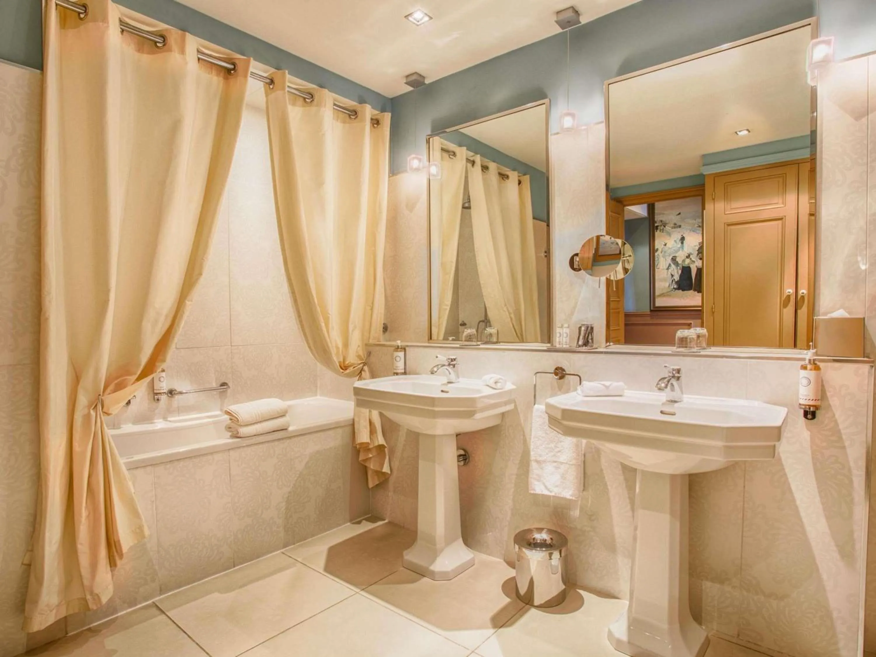 Bedroom in Le Grand Hotel de Cabourg - MGallery Collection