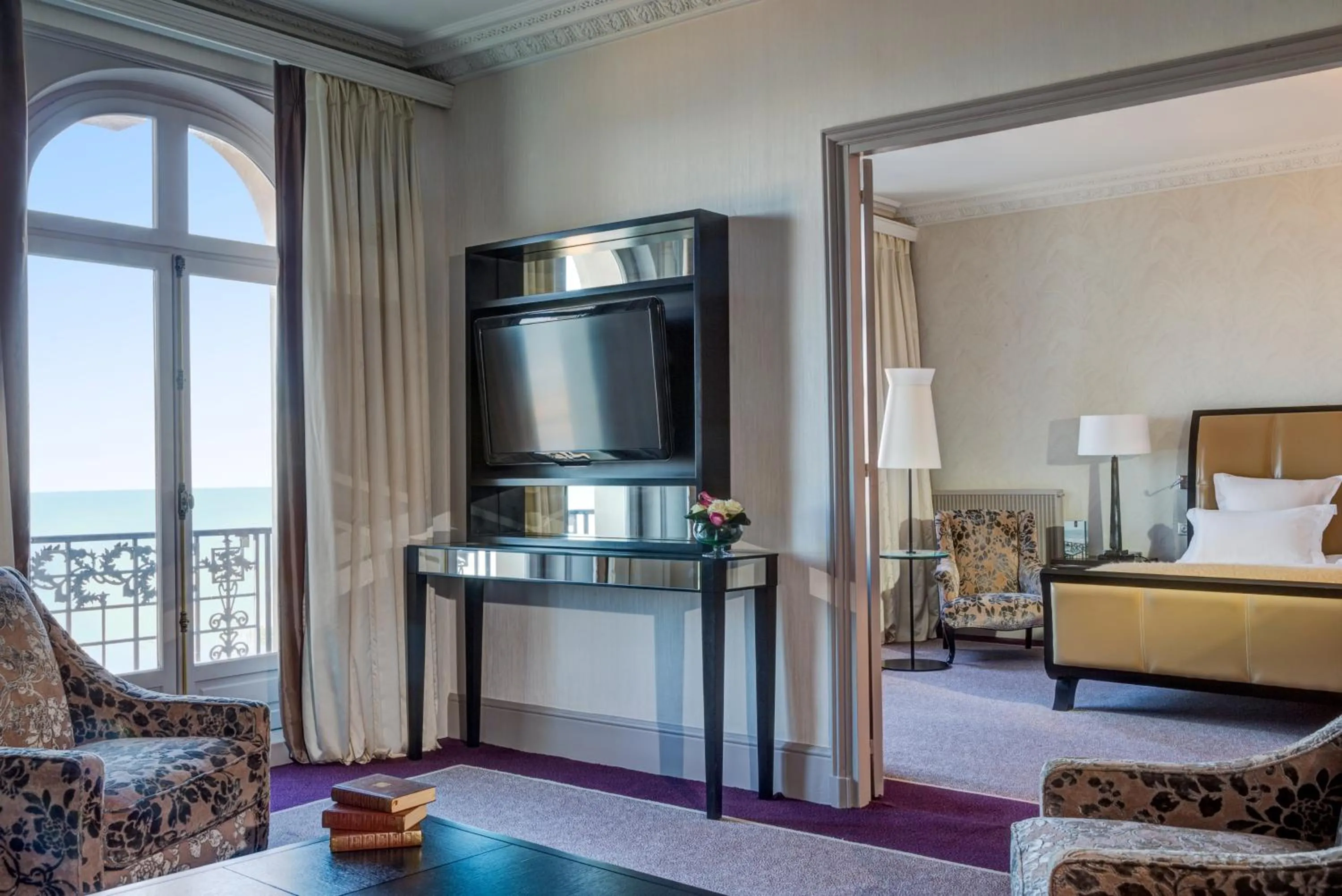 TV and multimedia, Bed in Le Grand Hotel de Cabourg - MGallery Collection