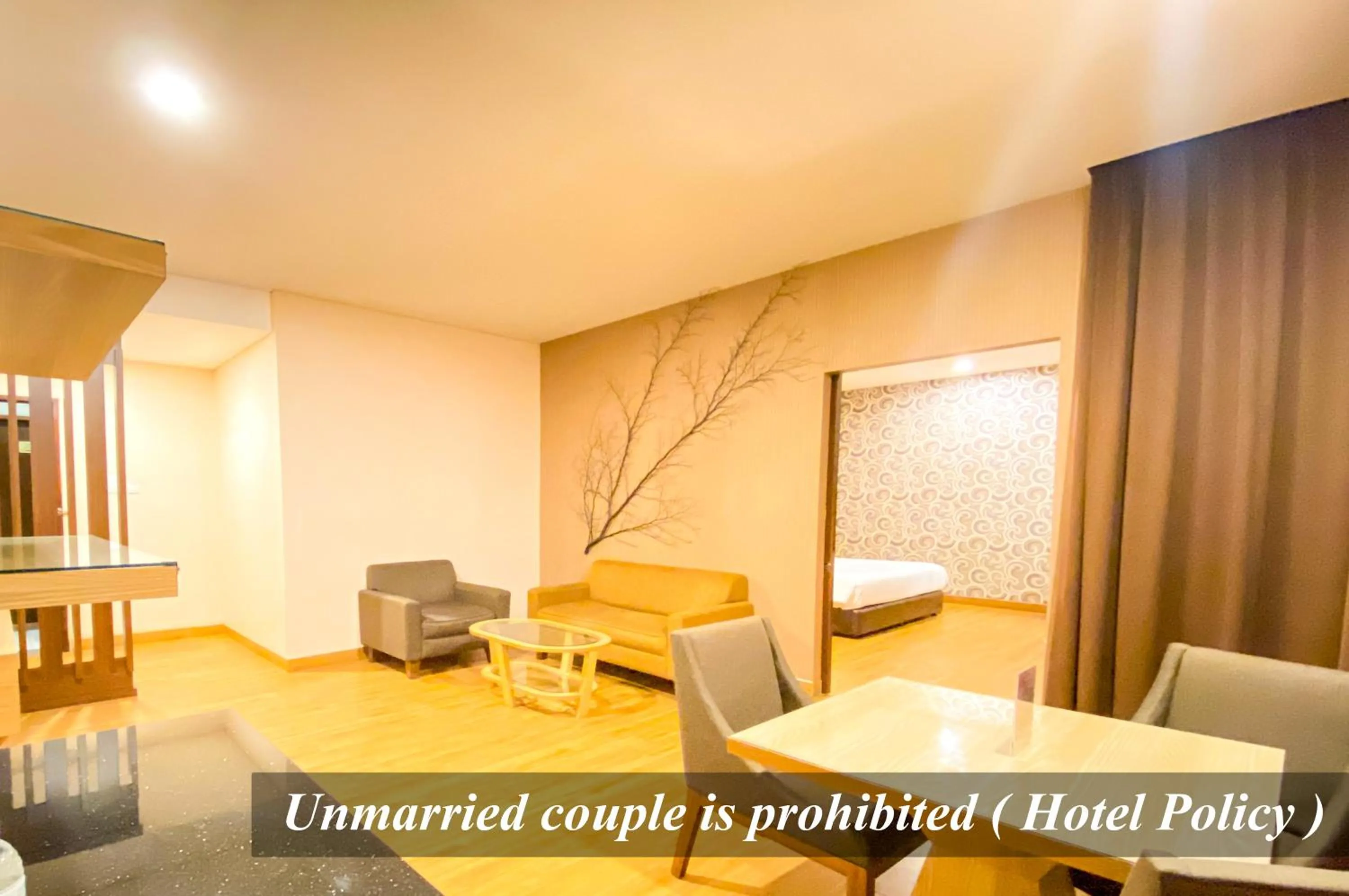 Living room, Bed in Hotel Gren Alia Jakarta