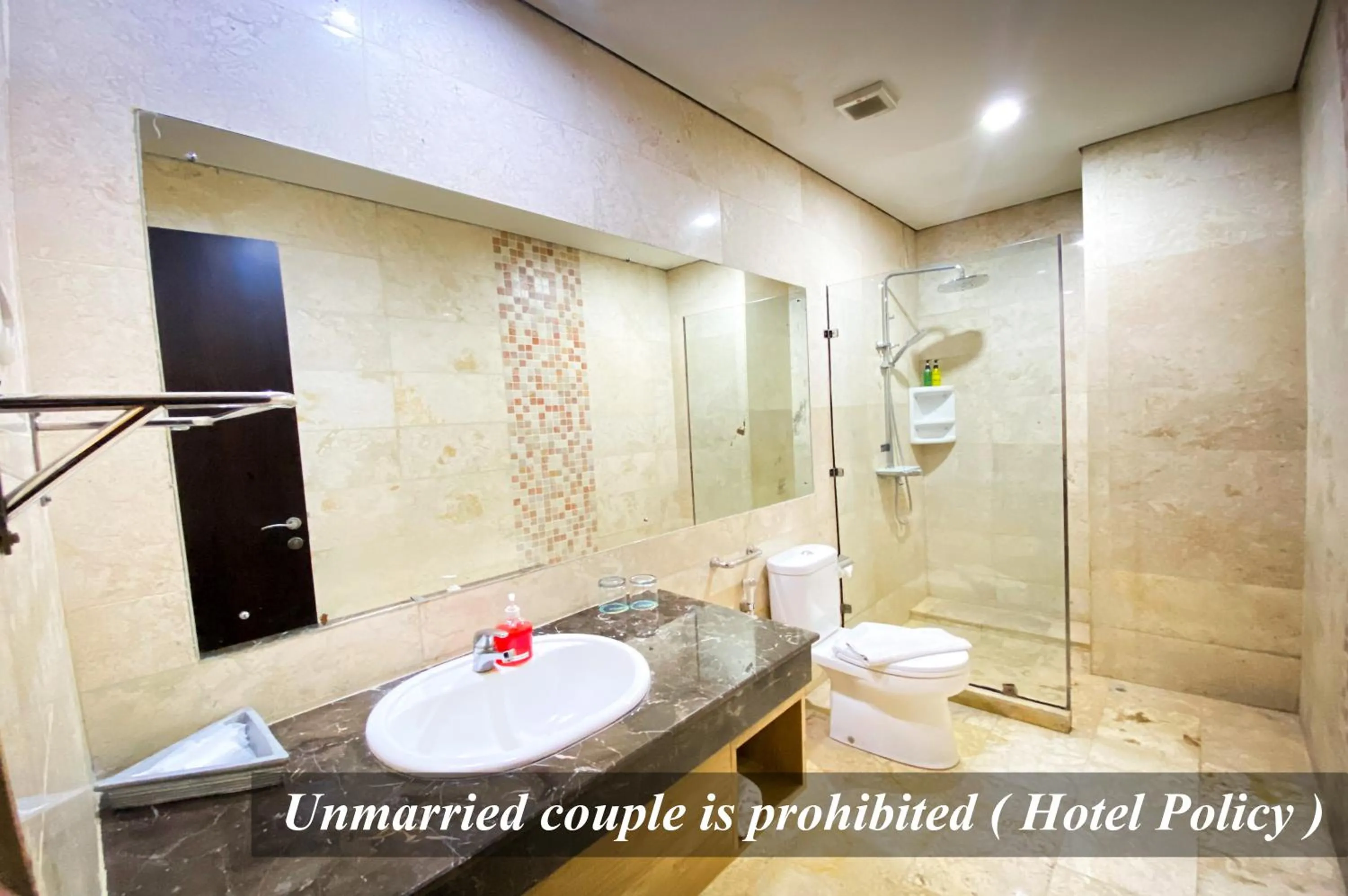 Bathroom in Hotel Gren Alia Jakarta