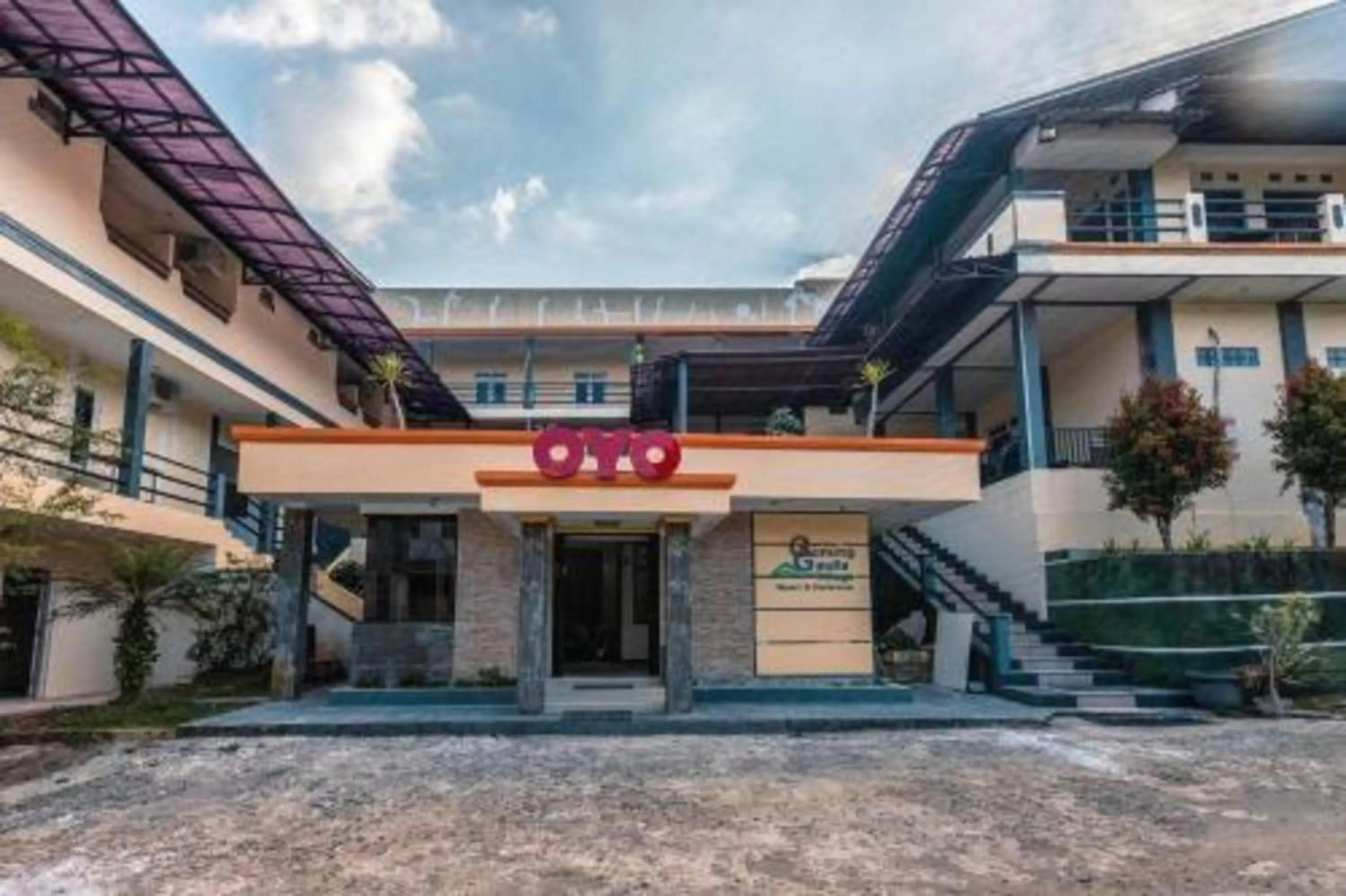 Property building in Hotel O Bogor Puncak Near Padang Golf Bukit Pelangi Formerly Gunung Geulis Village