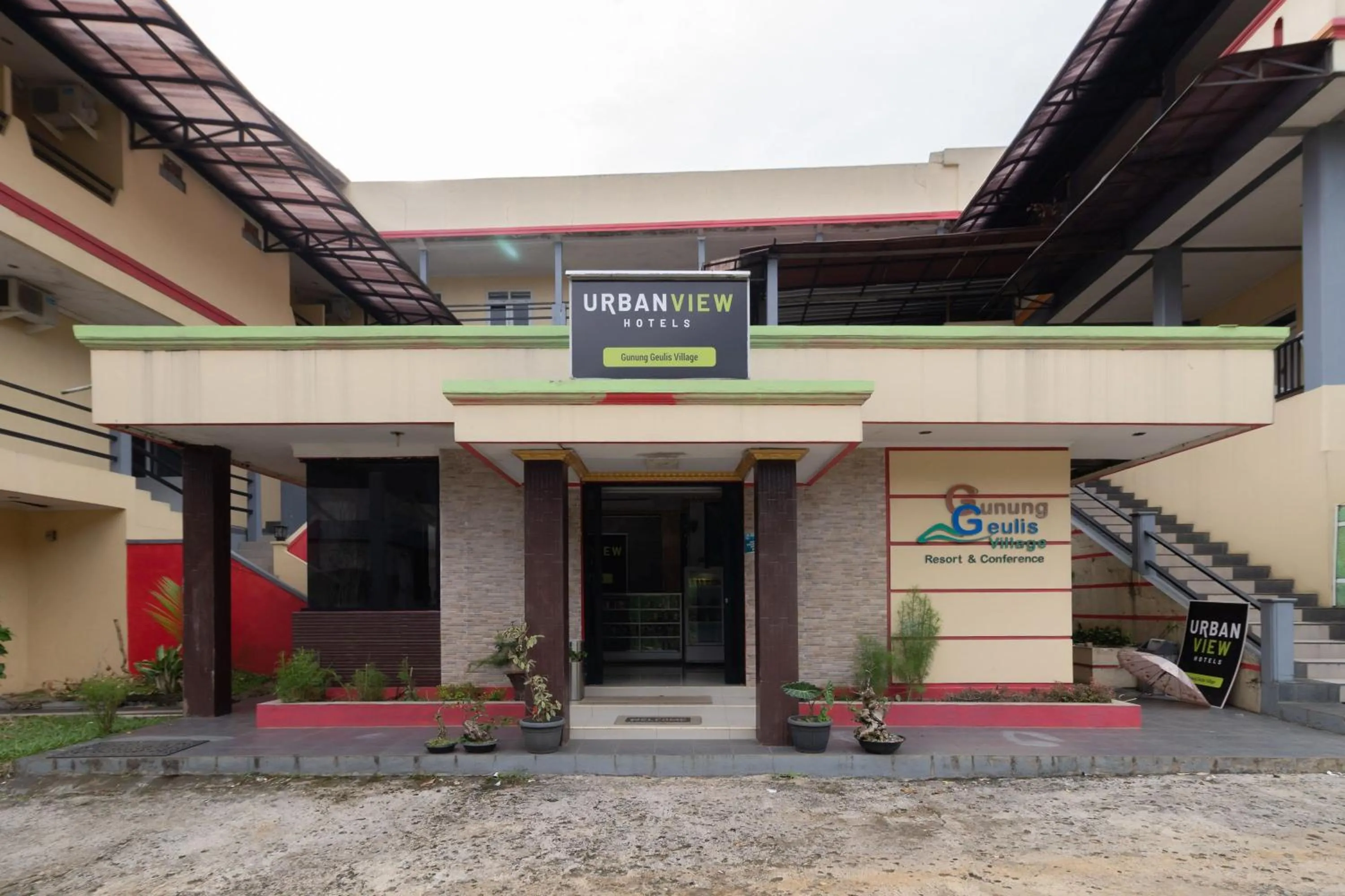 Property building in Urbanview Hotel Gunung Geulis Village by RedDoorz