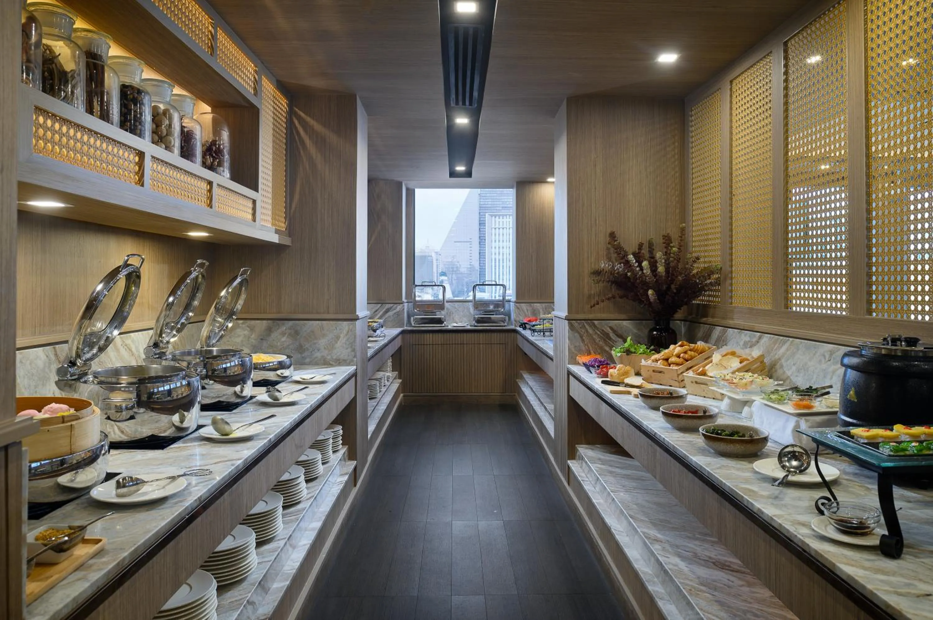 Restaurant/places to eat in Eleven Hotel Bangkok Sukhumvit 11