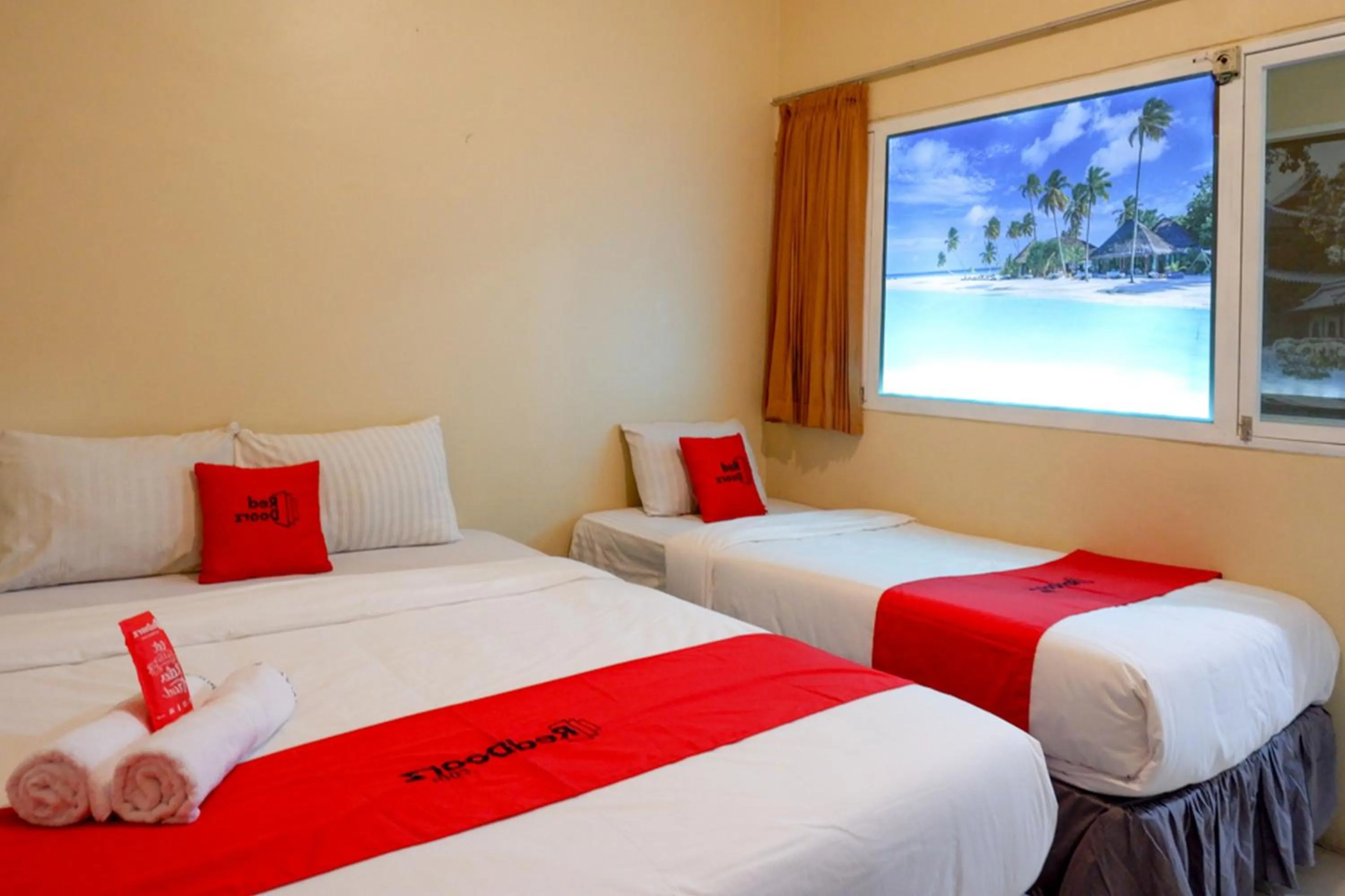 Bed in RedDoorz near Universitas Diponegoro Semarang 2
