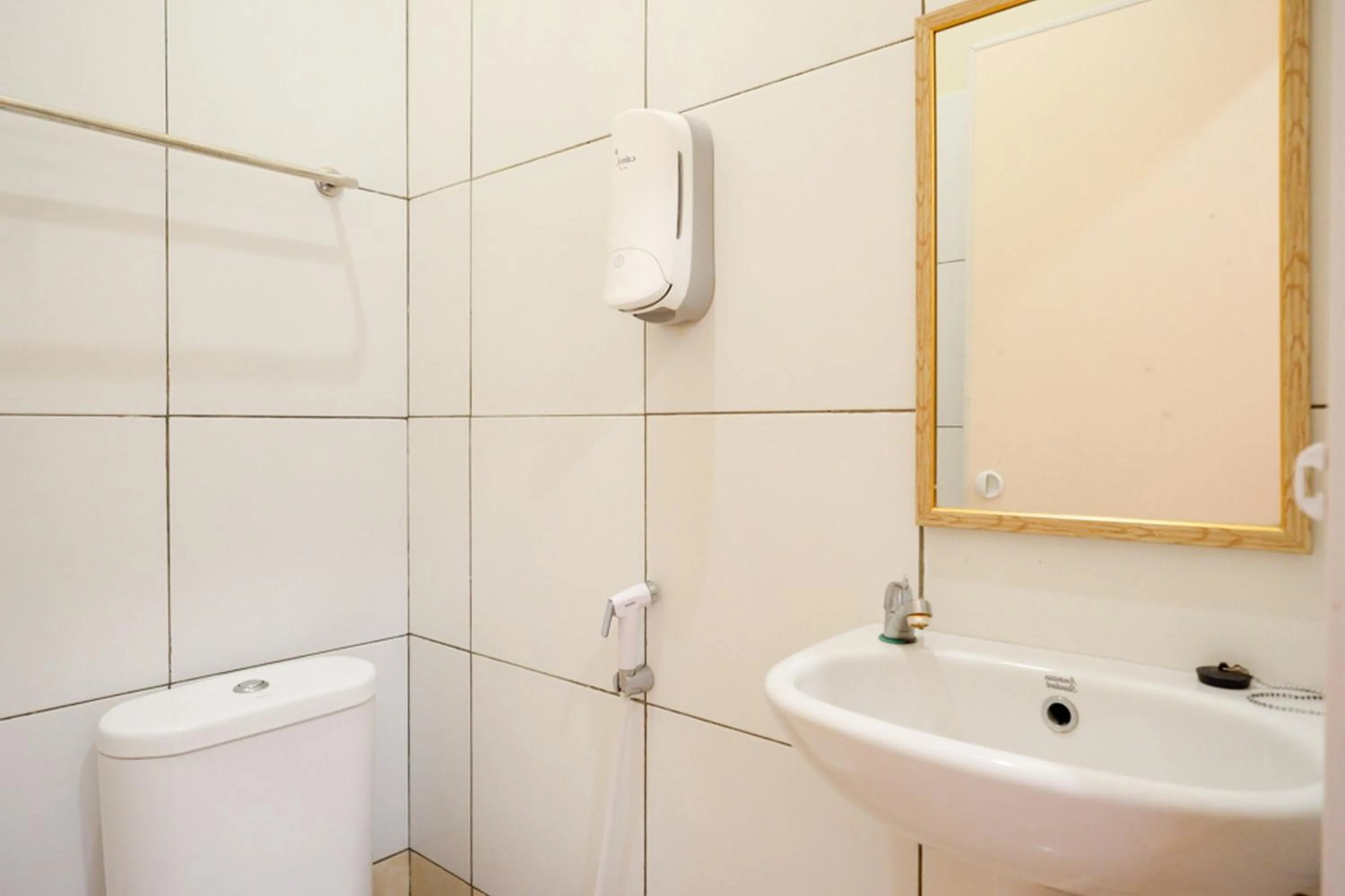 RedDoorz near Universitas Diponegoro Semarang 2