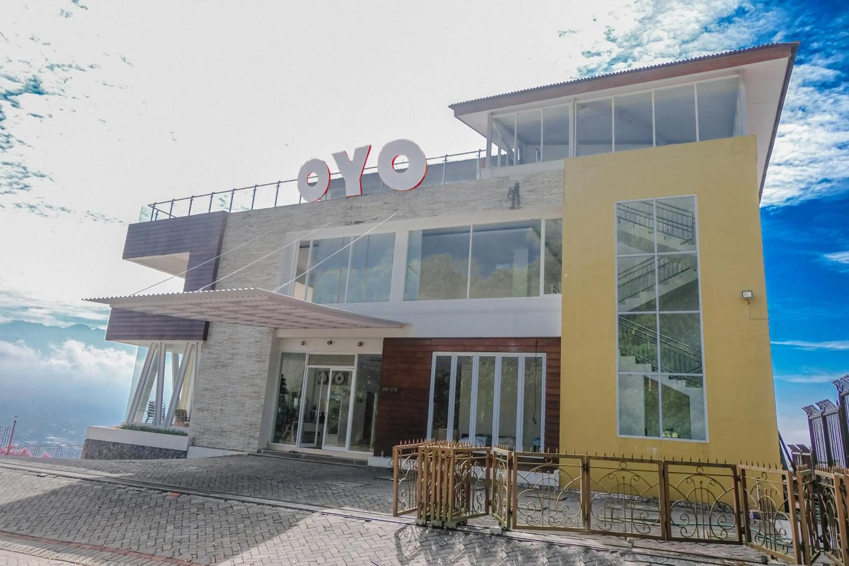 Facade/entrance in Hotel O Batu near Jatim Park formerly Villa Bukit Panderman Residence