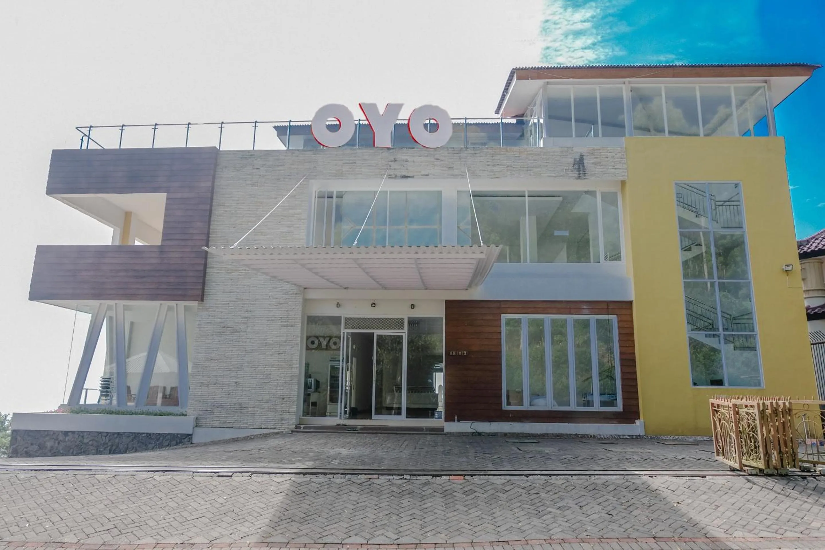 Facade/entrance in Hotel O Batu near Jatim Park formerly Villa Bukit Panderman Residence