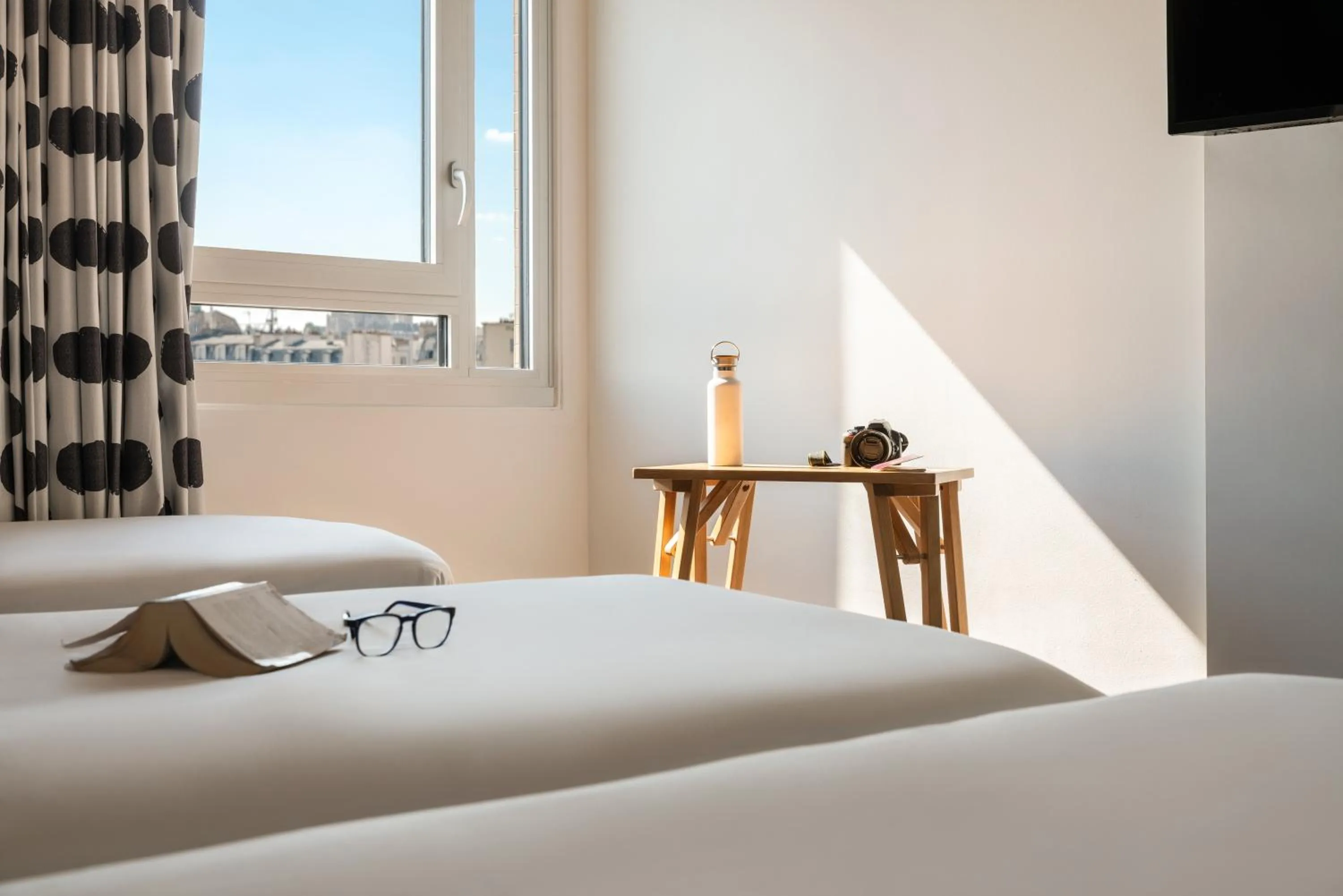 Bed in ibis Styles Paris Gare de l'Est Château Landon