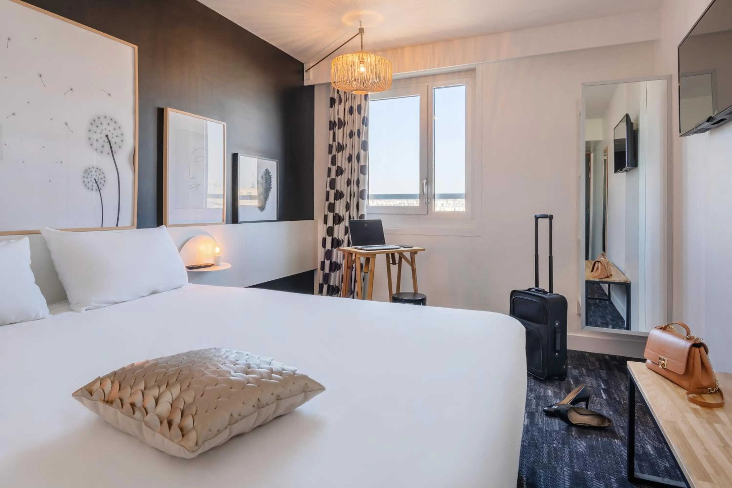 Bed in ibis Styles Paris Gare de l'Est Château Landon