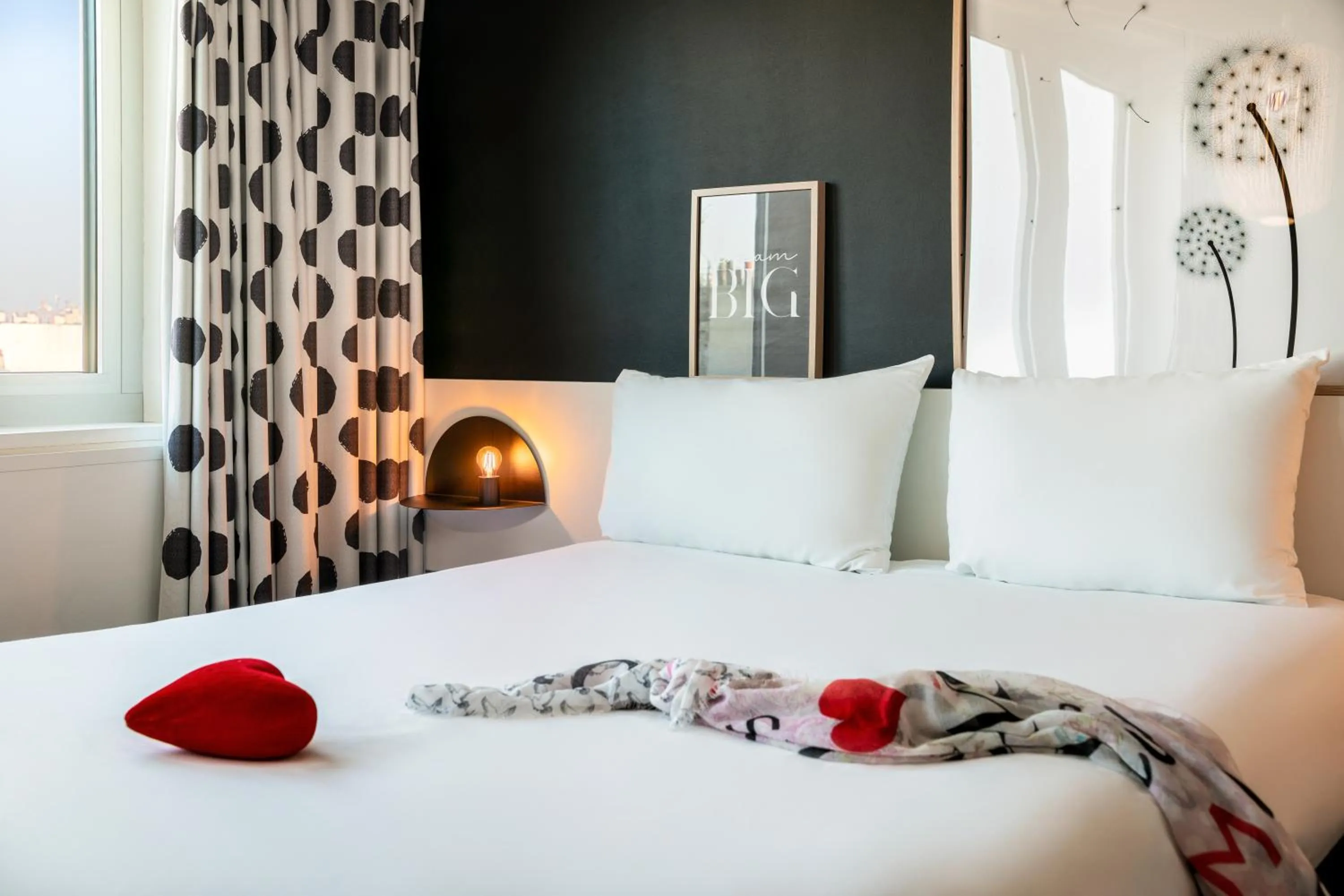 Bedroom, Bed in ibis Styles Paris Gare de l'Est Château Landon