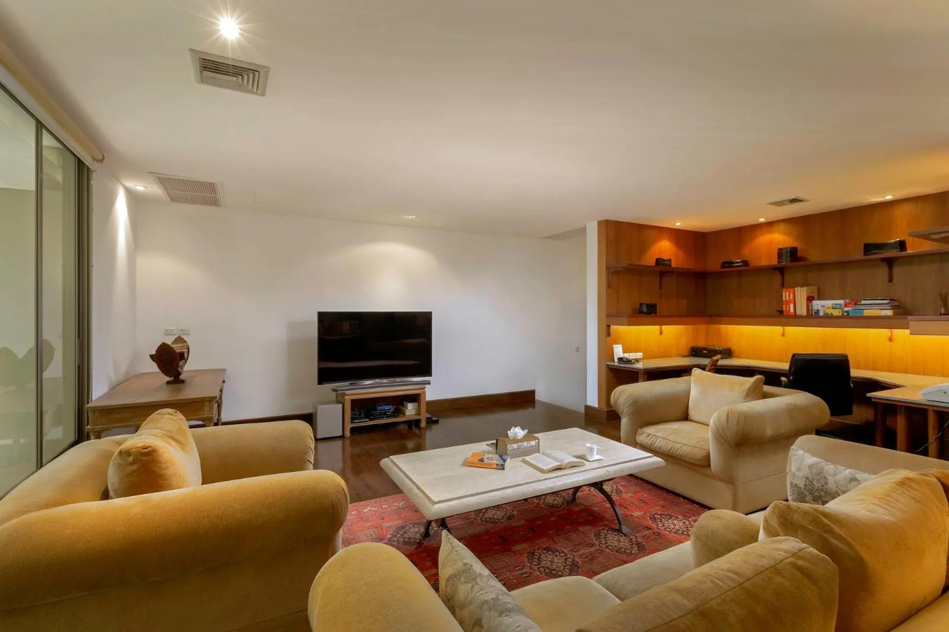 Communal lounge/ TV room in Villa Praison