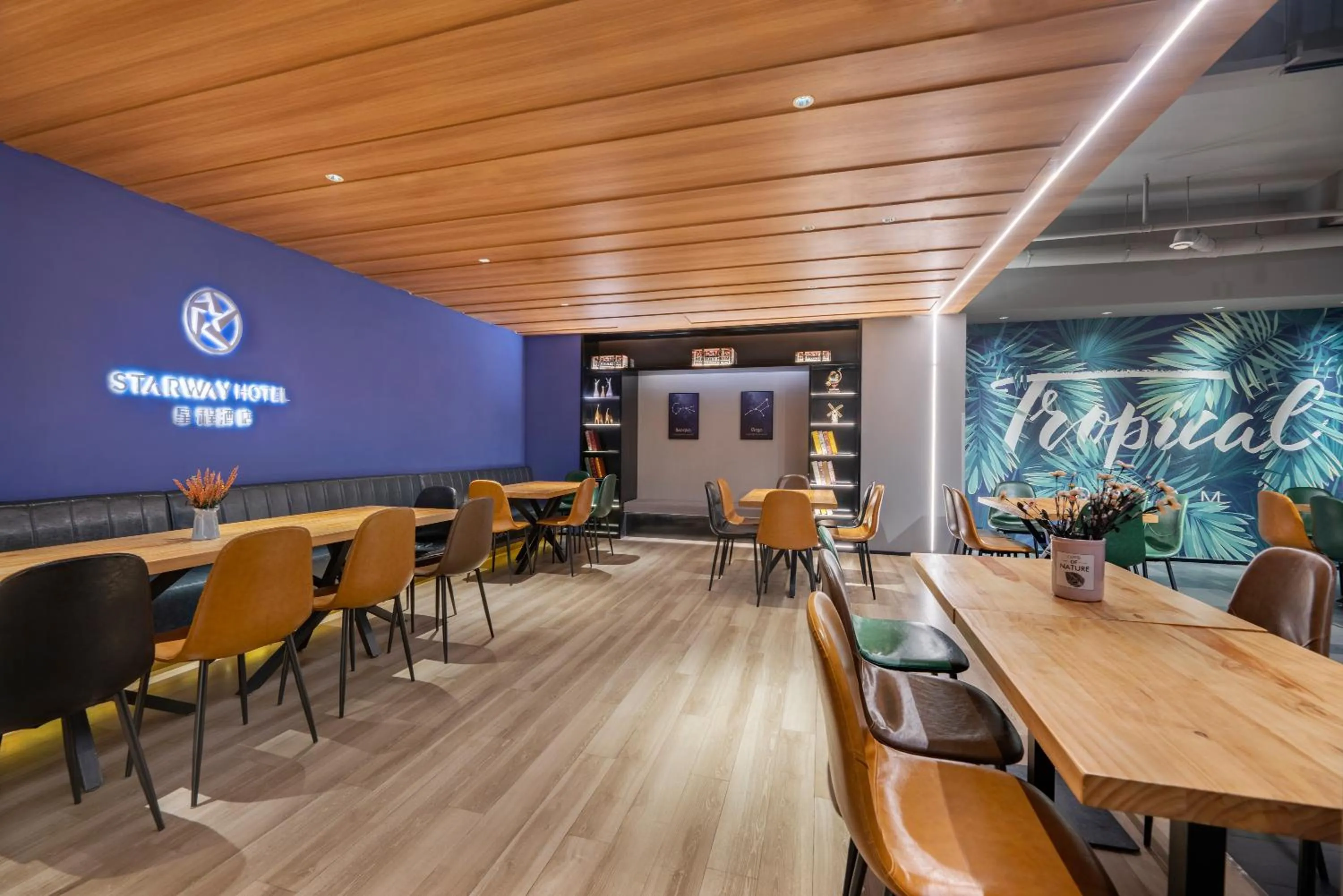 Restaurant/places to eat in StarWay Hotel - Xi'an Bell Tower Muslim Street