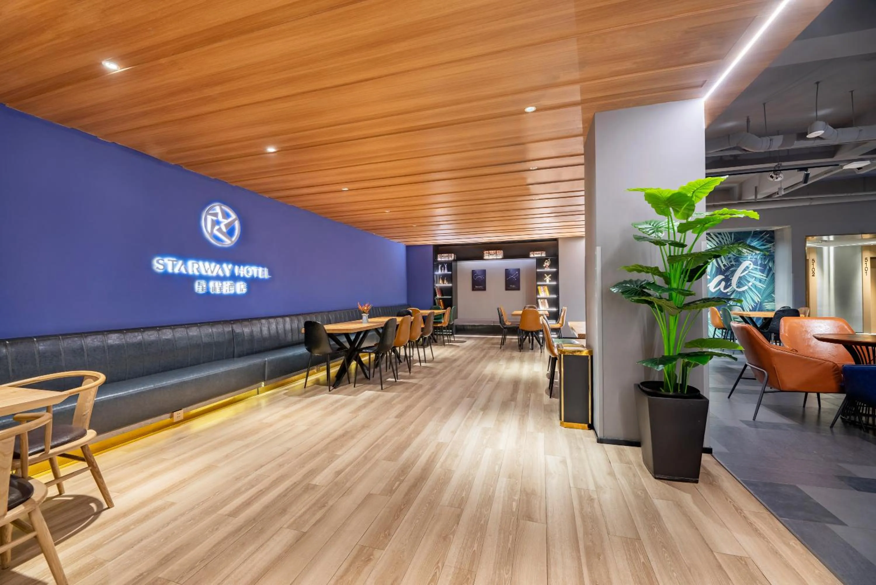 Restaurant/places to eat in StarWay Hotel - Xi'an Bell Tower Muslim Street