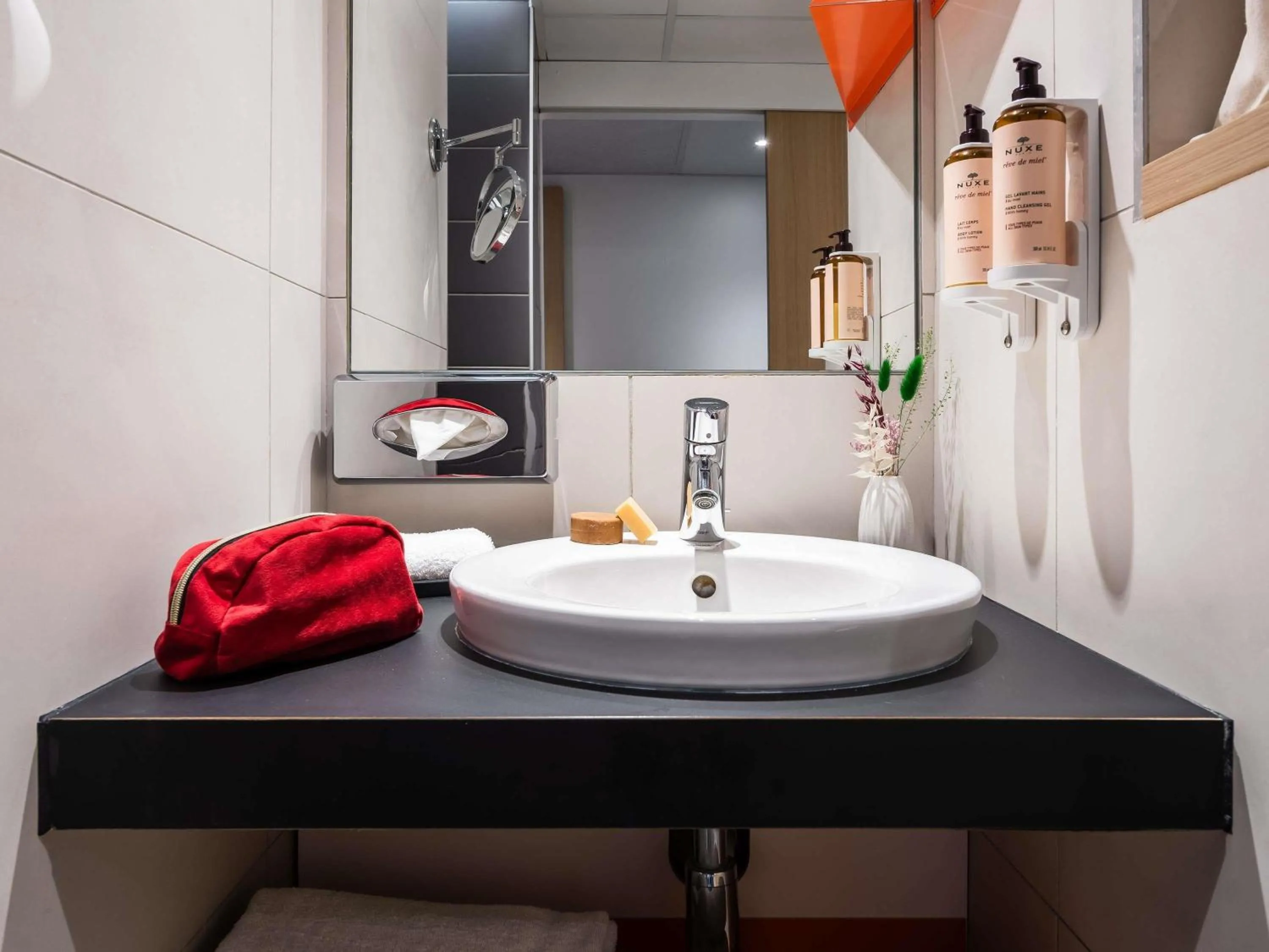 Bedroom in Mercure Paris Gare De Lyon TGV