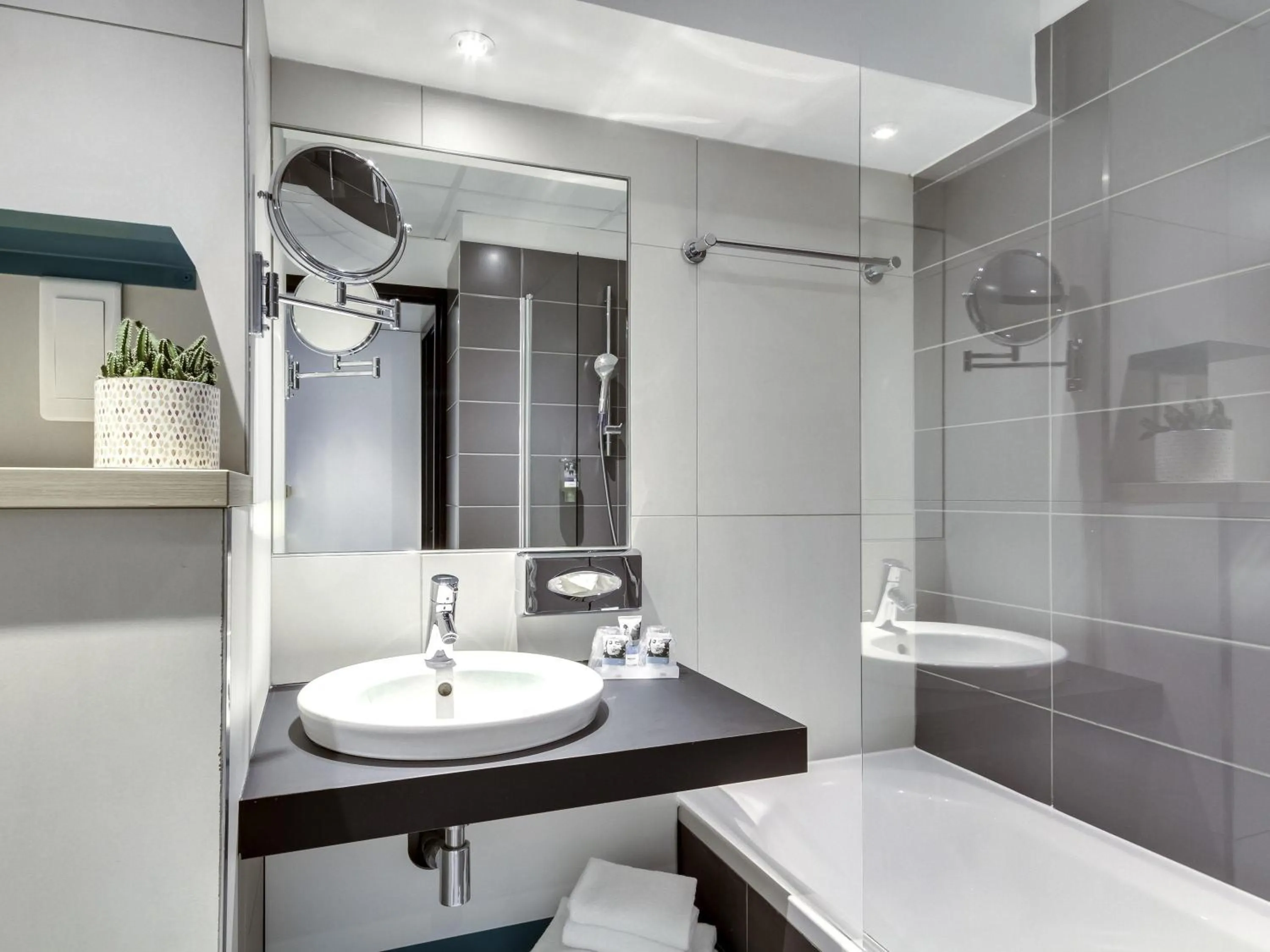 Bedroom in Mercure Paris Gare De Lyon TGV