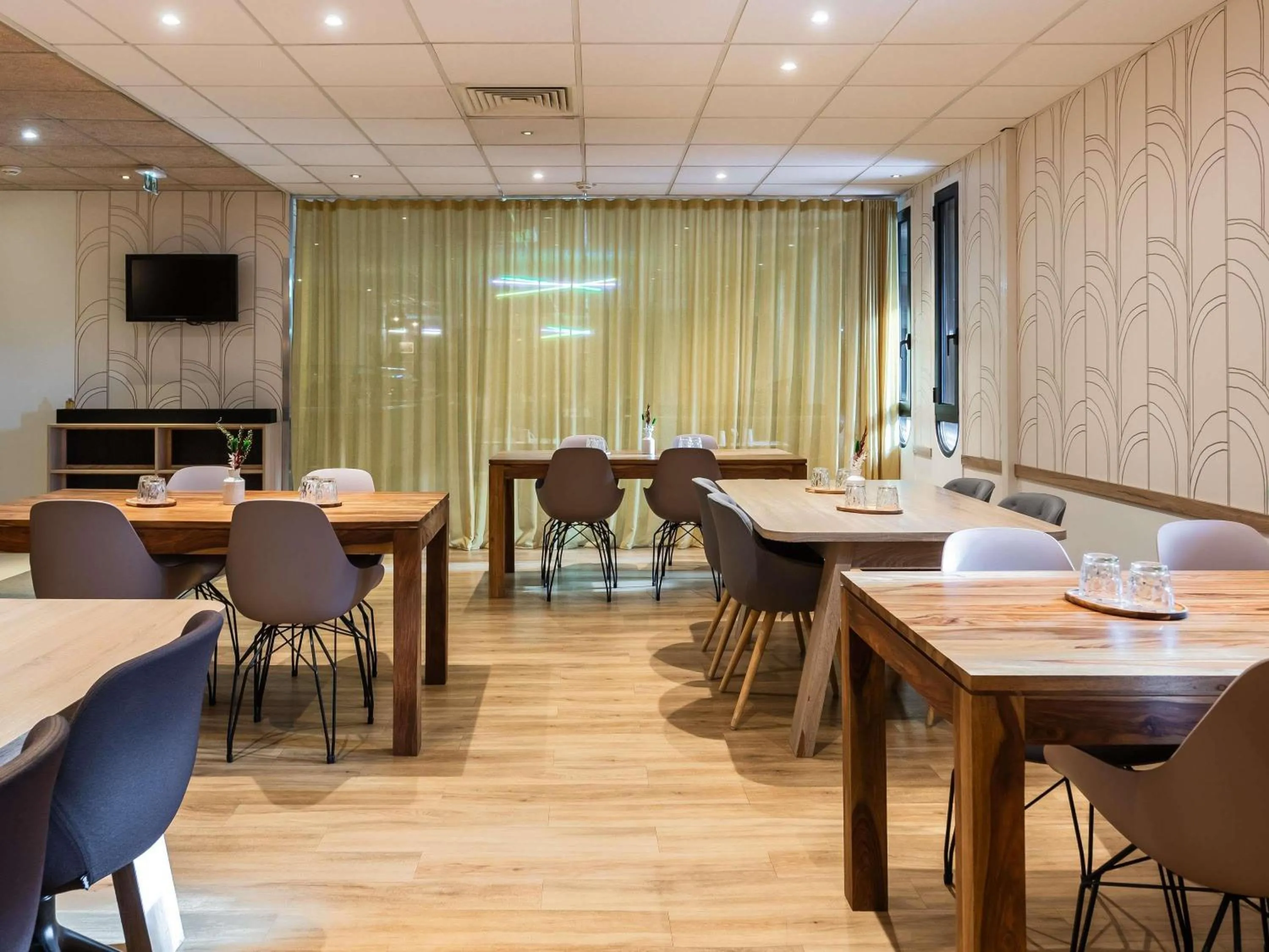 Lounge or bar in Mercure Paris Gare De Lyon TGV