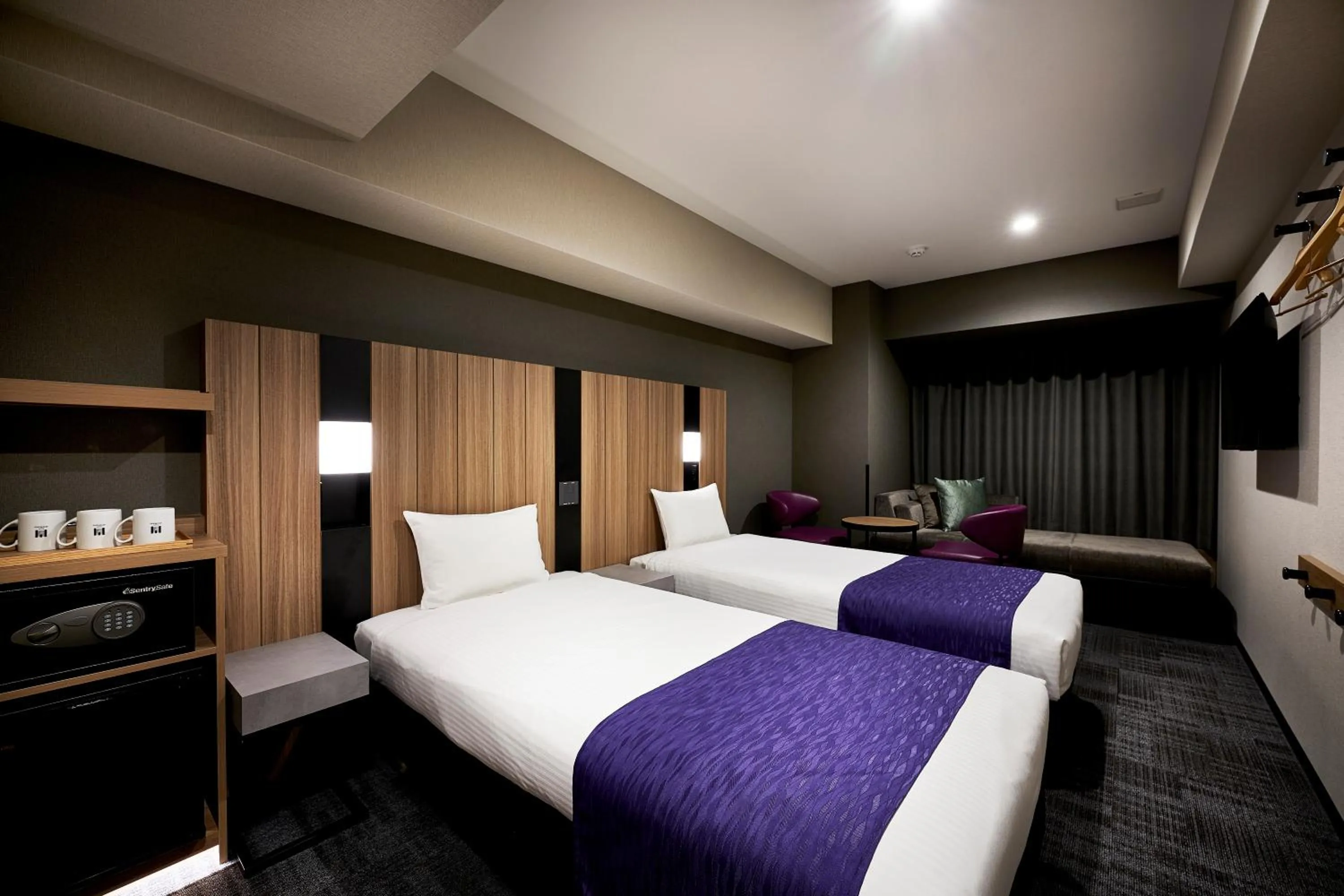 Bed in hotel MONday Kyoto Karasuma Nijo