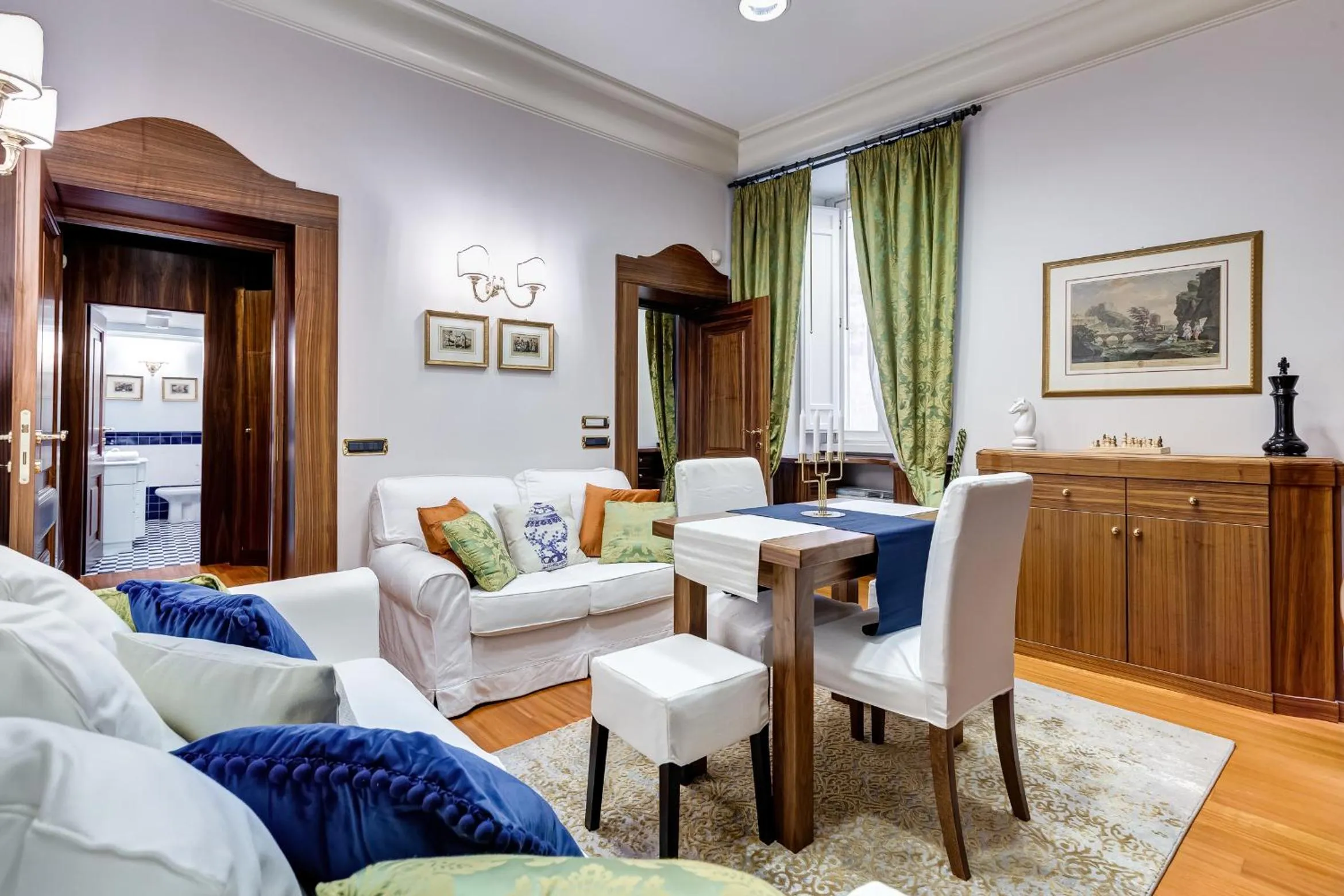 Living room in Pantheon Antique Suite