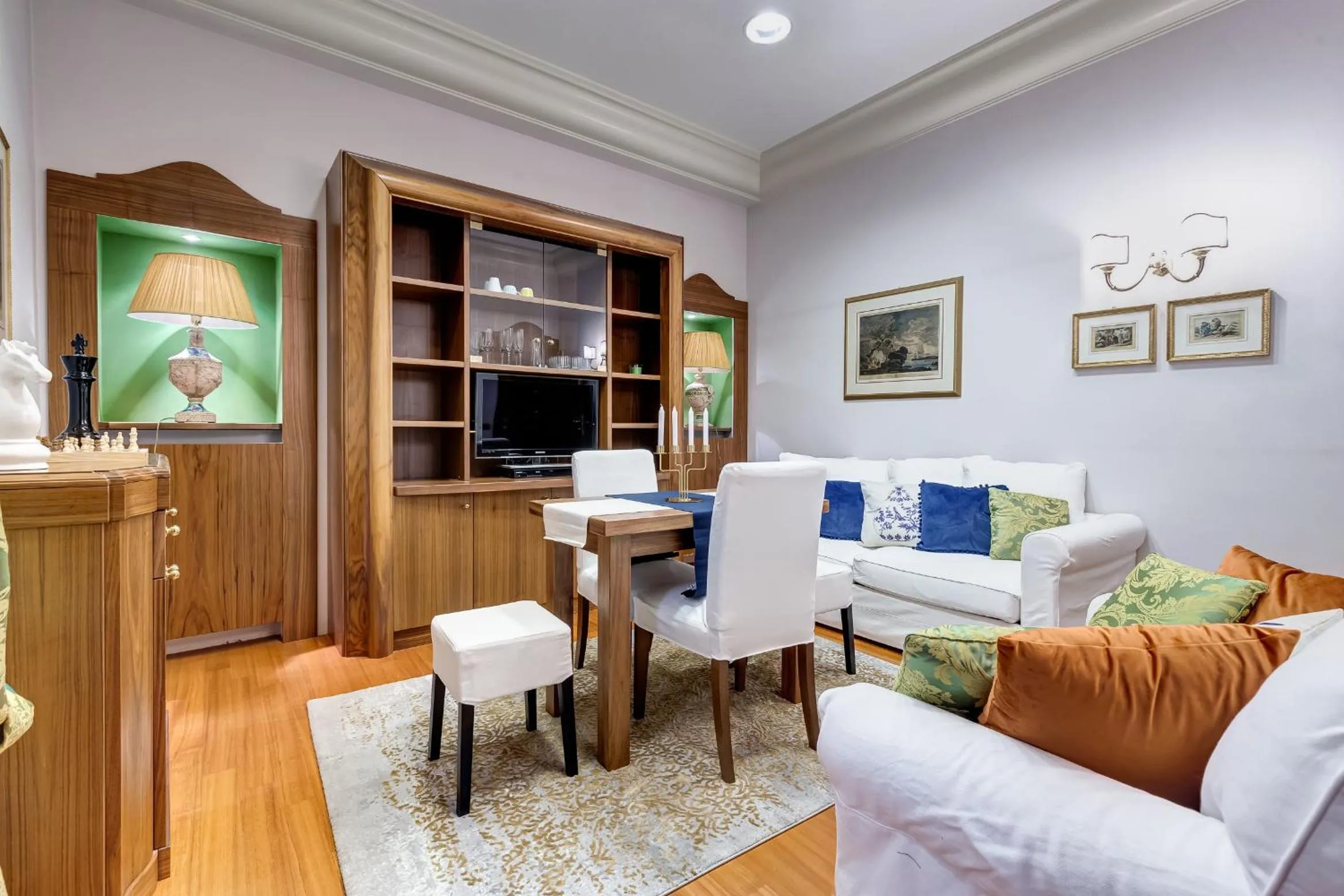 Seating area in Pantheon Antique Suite