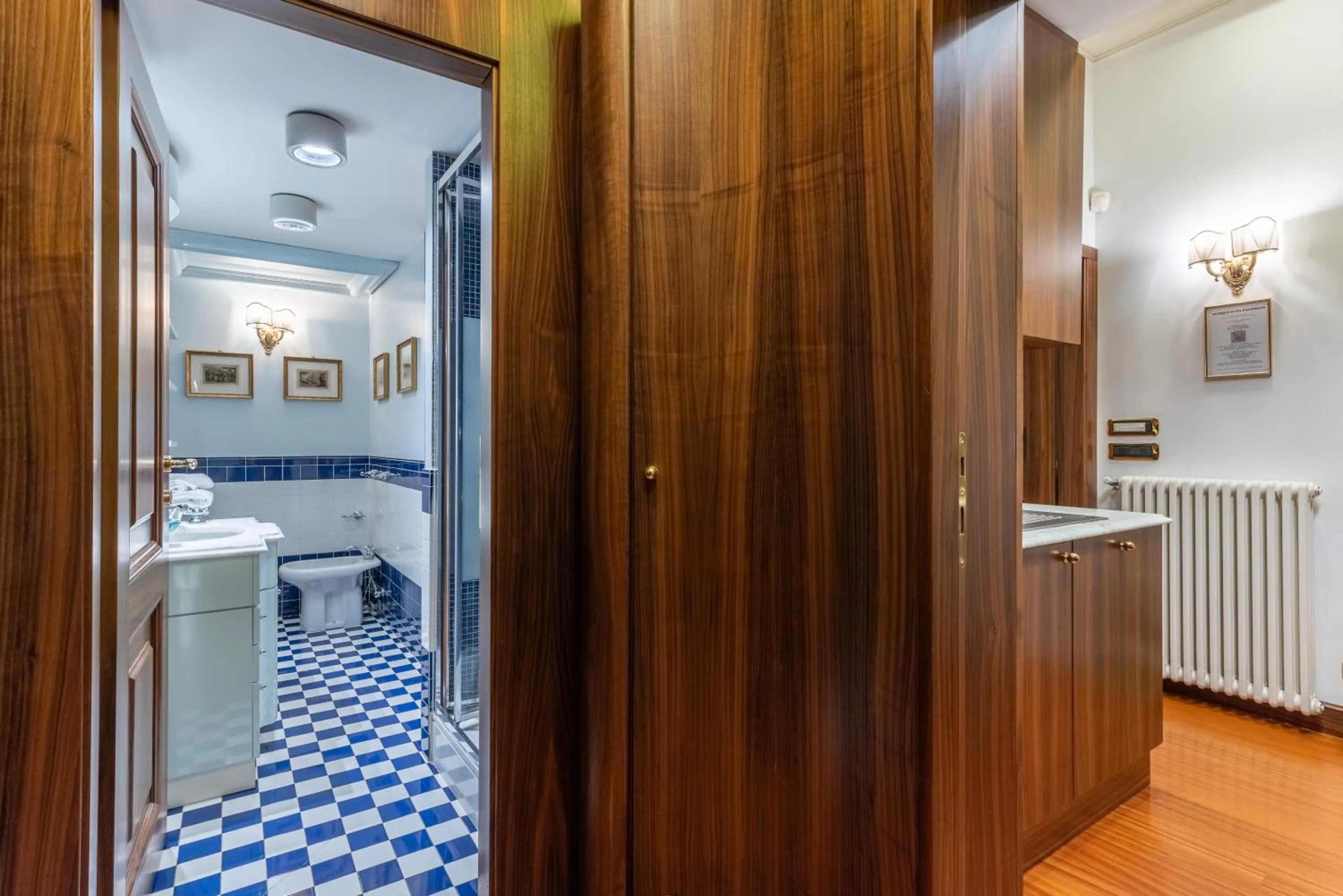 Bathroom in Pantheon Antique Suite