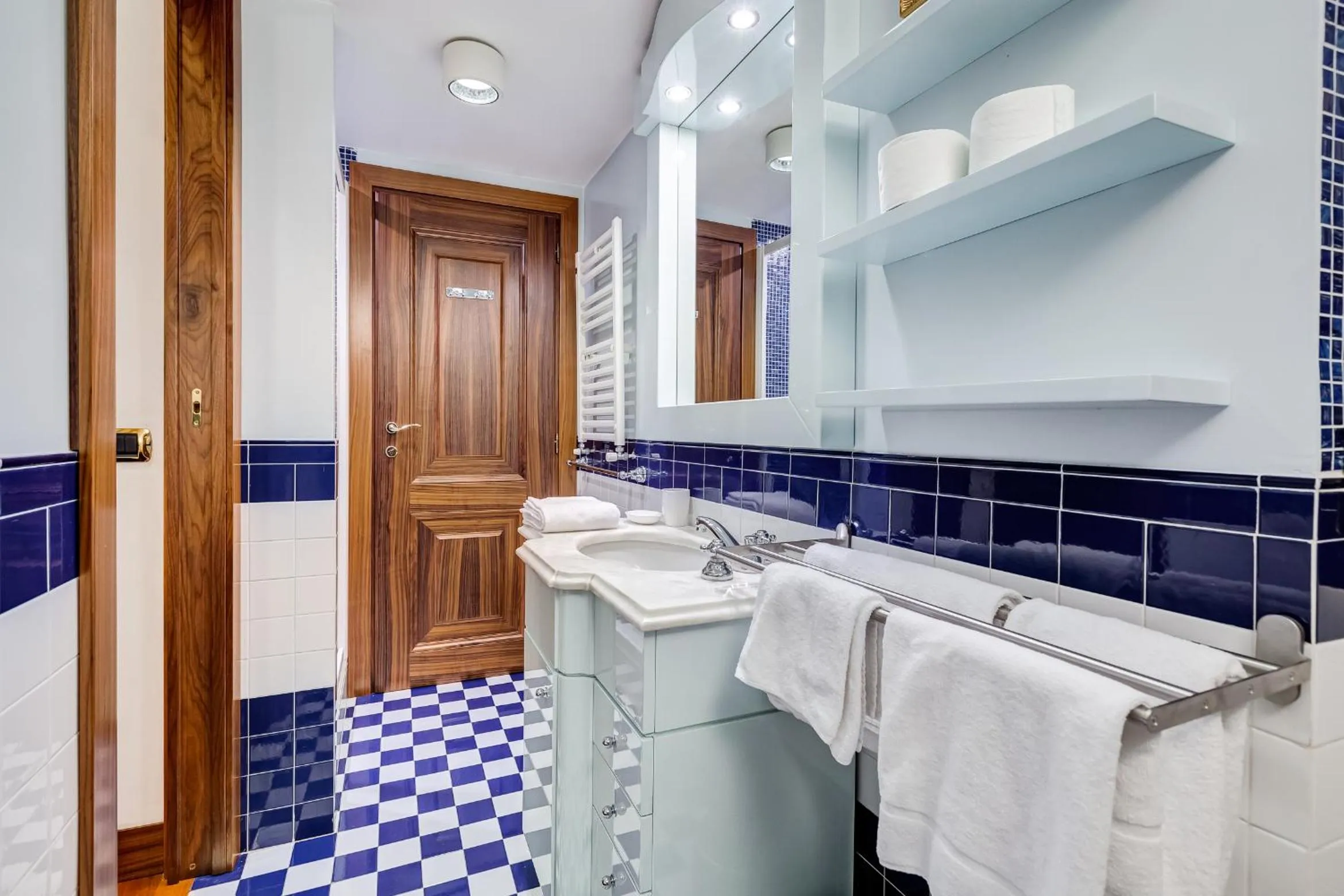 Bathroom in Pantheon Antique Suite