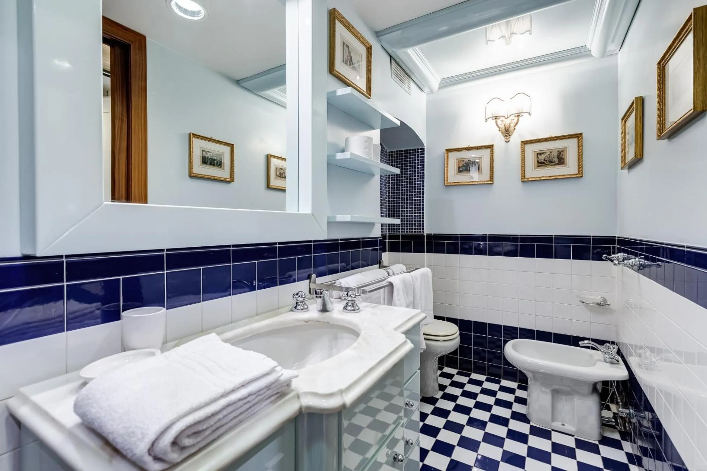 Bathroom in Pantheon Antique Suite