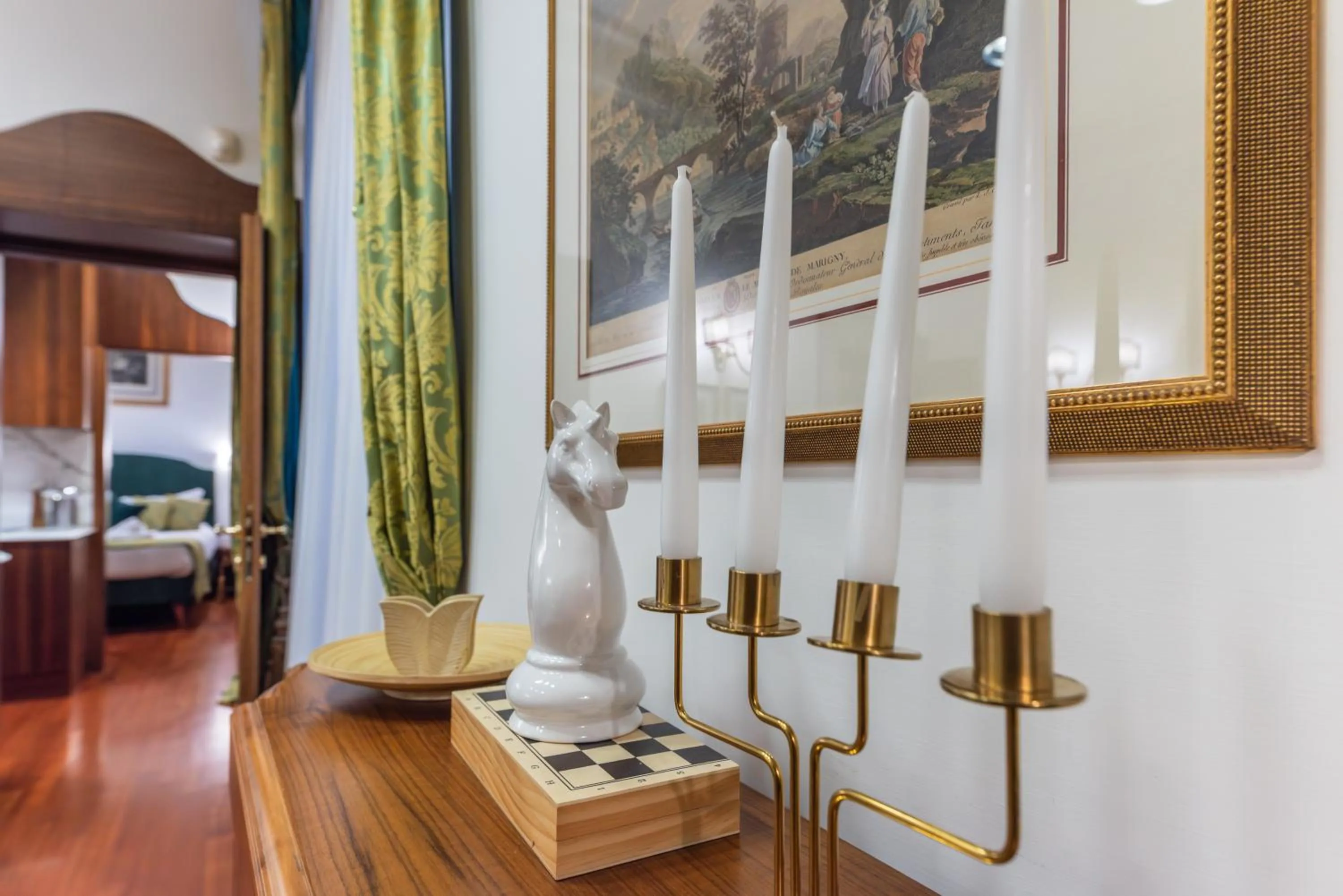 Living room in Pantheon Antique Suite