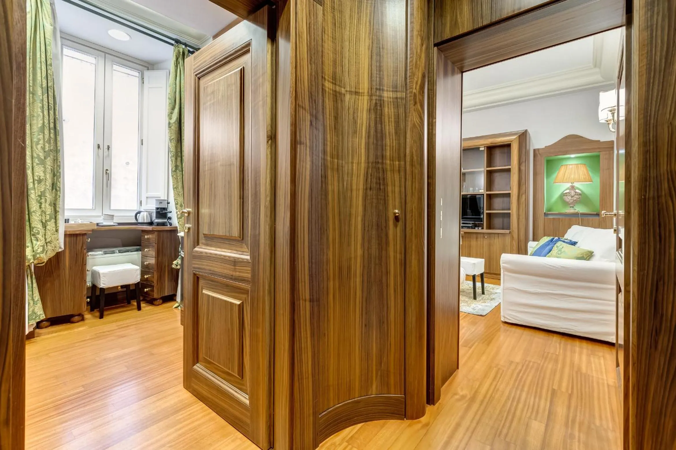 Living room, Bed in Pantheon Antique Suite
