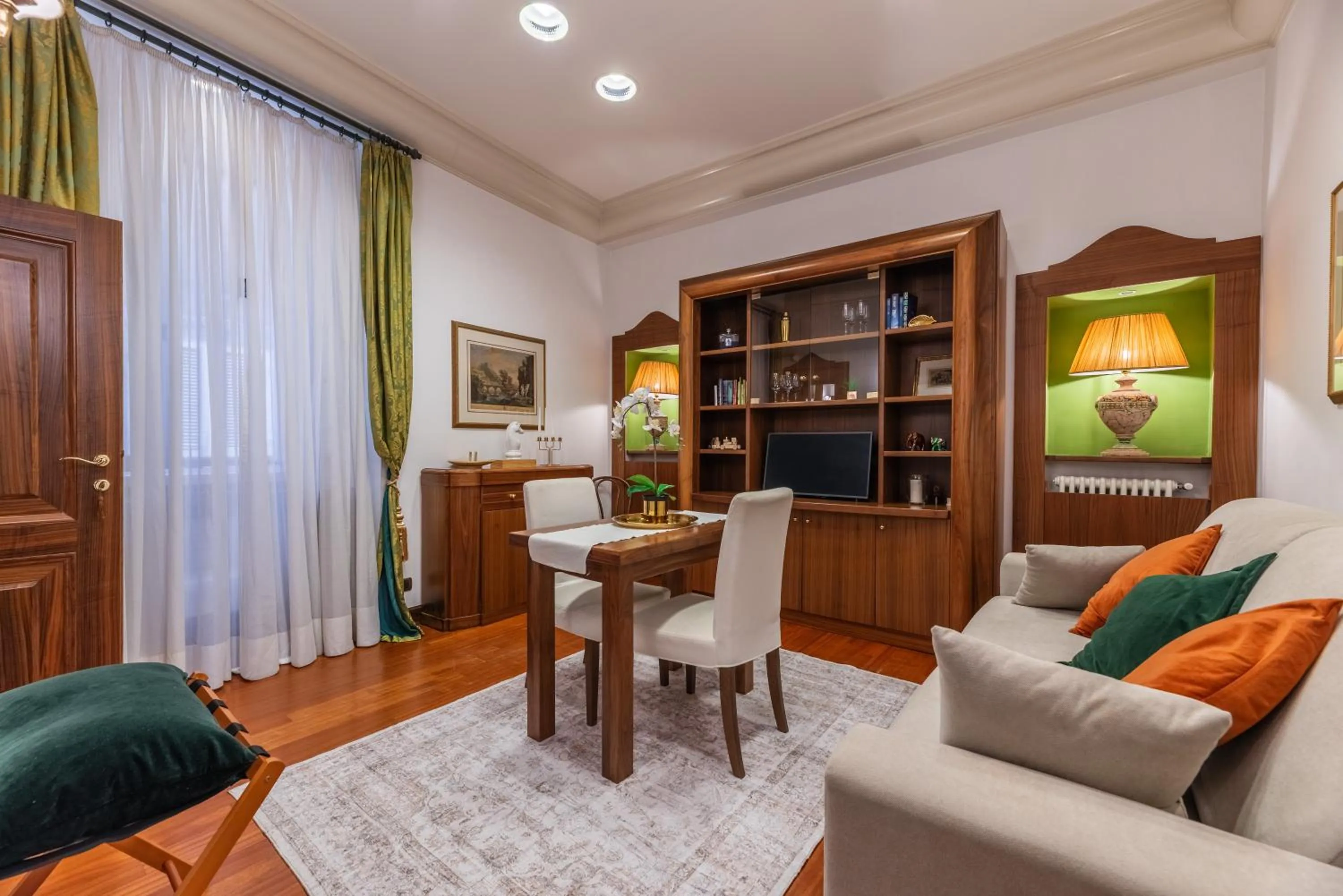 Living room in Pantheon Antique Suite