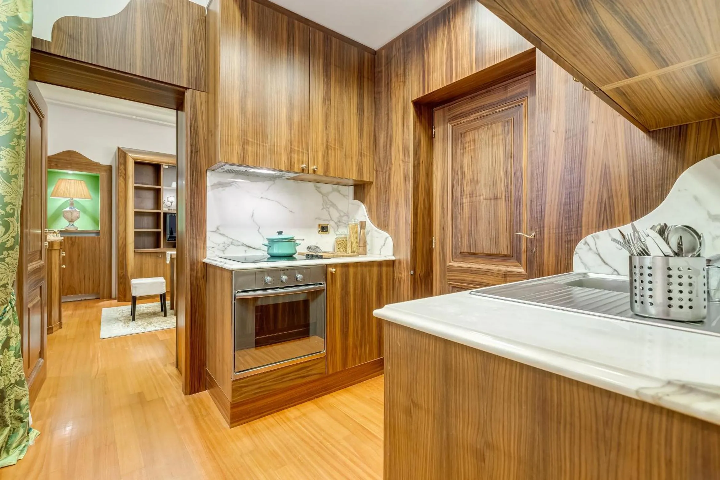 Kitchen or kitchenette in Pantheon Antique Suite