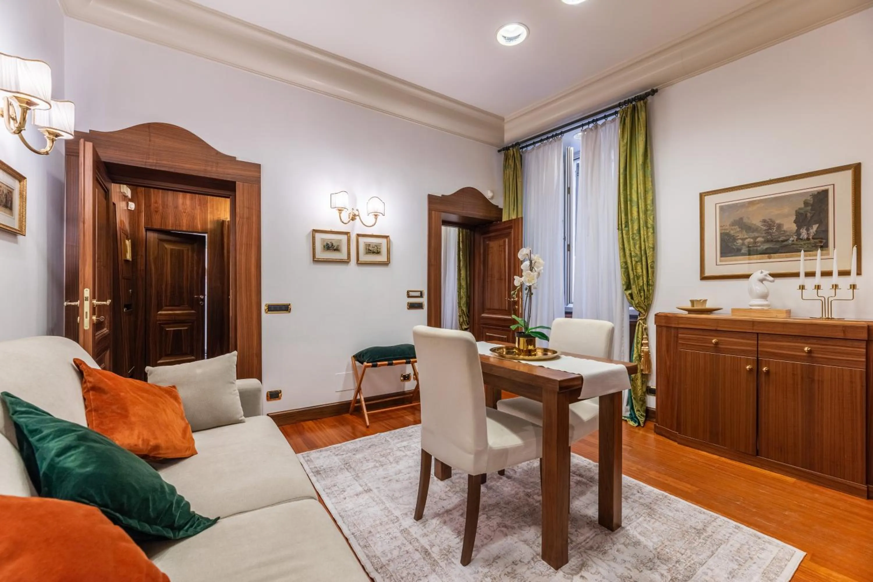 Living room in Pantheon Antique Suite