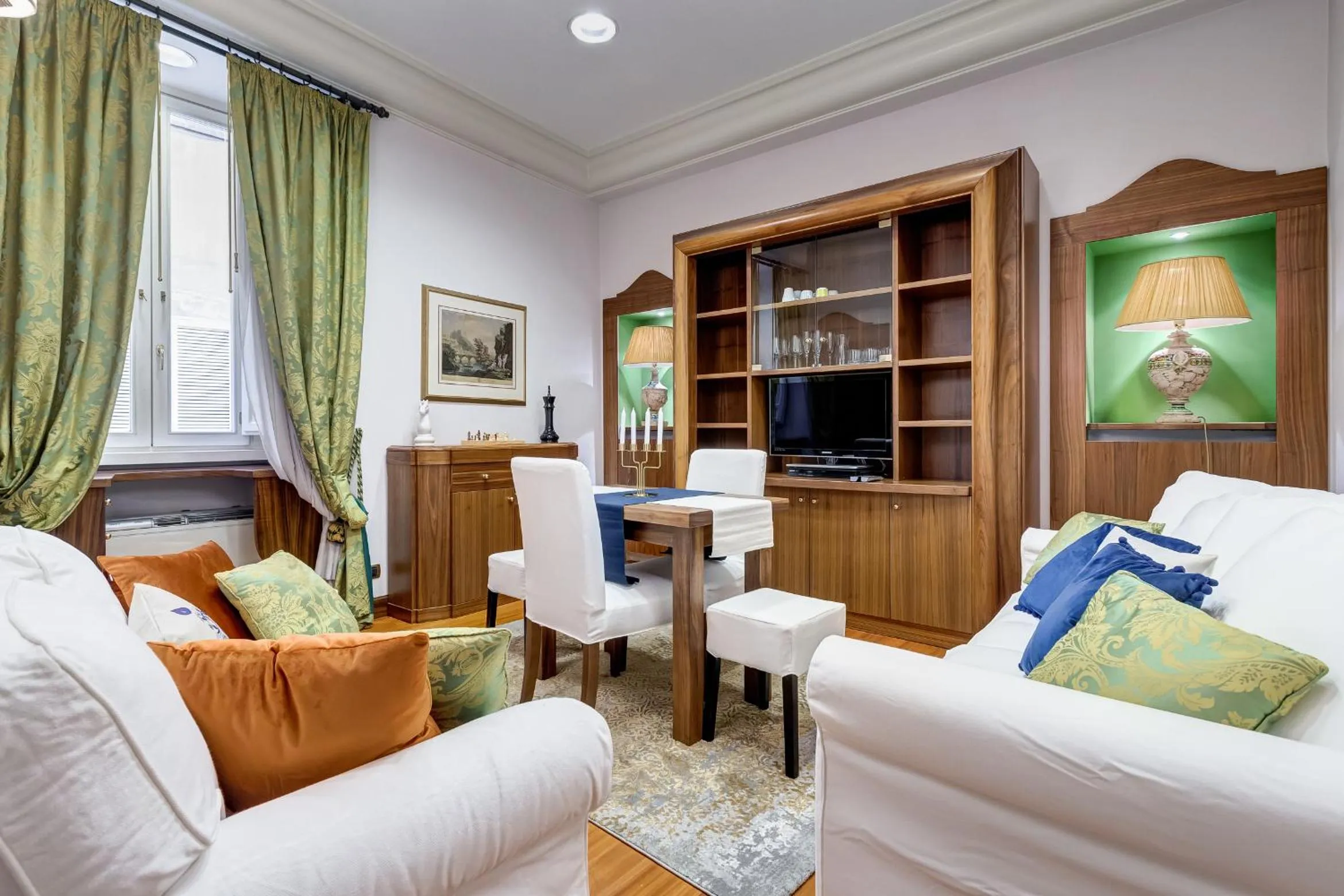 TV and multimedia in Pantheon Antique Suite