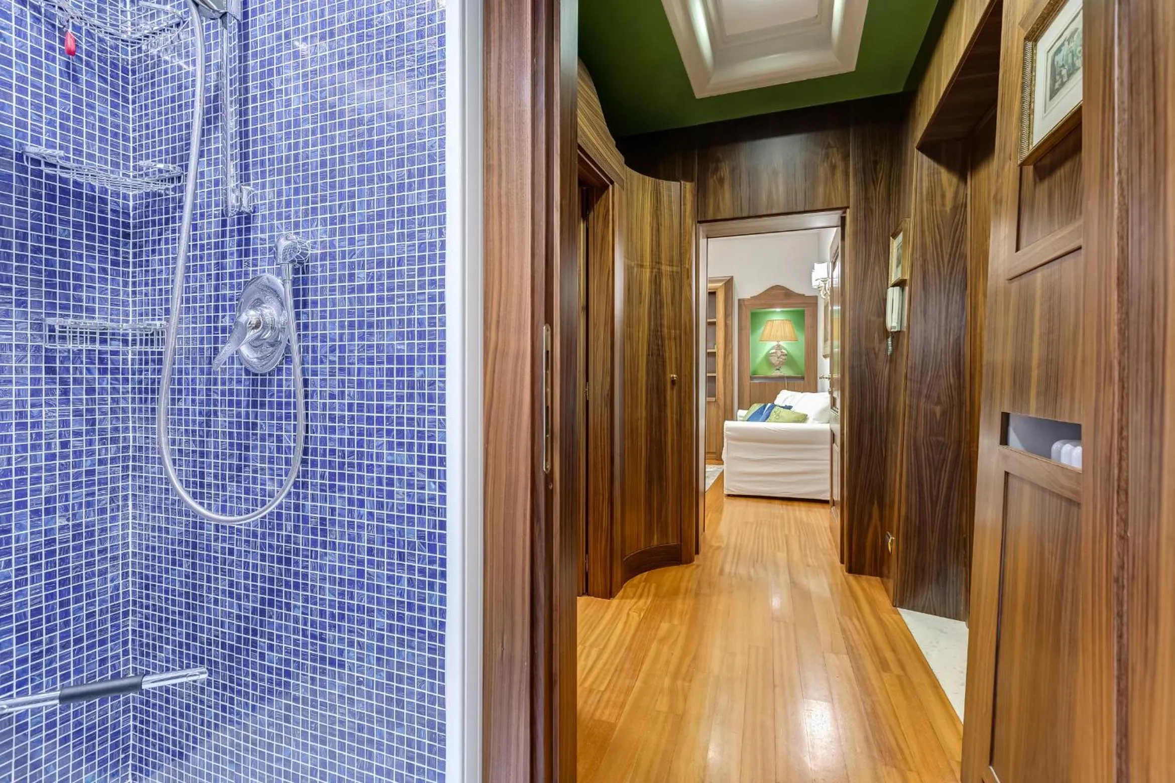 Bathroom in Pantheon Antique Suite