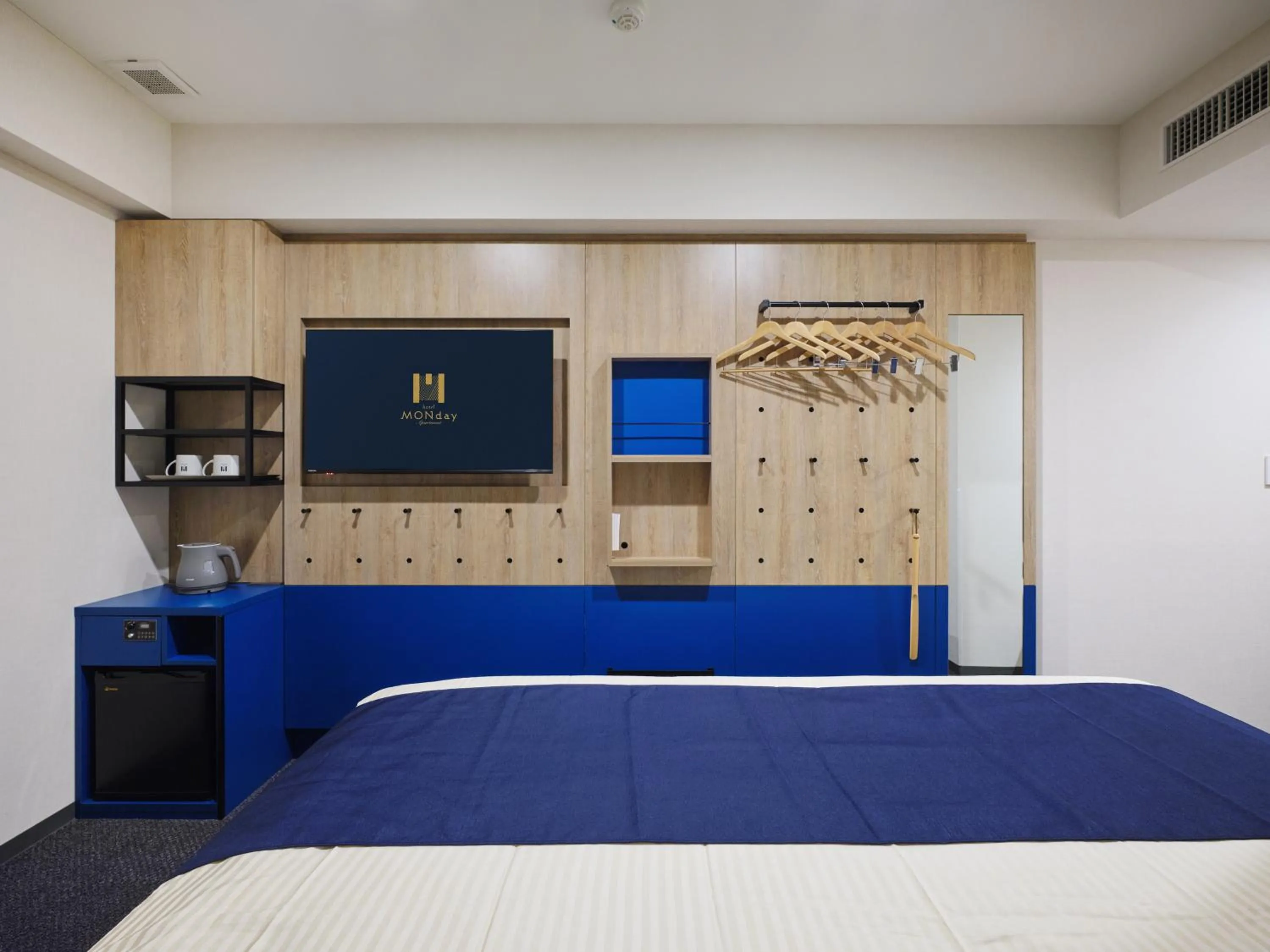 Bed in hotel MONday Premium Ueno Okachimachi