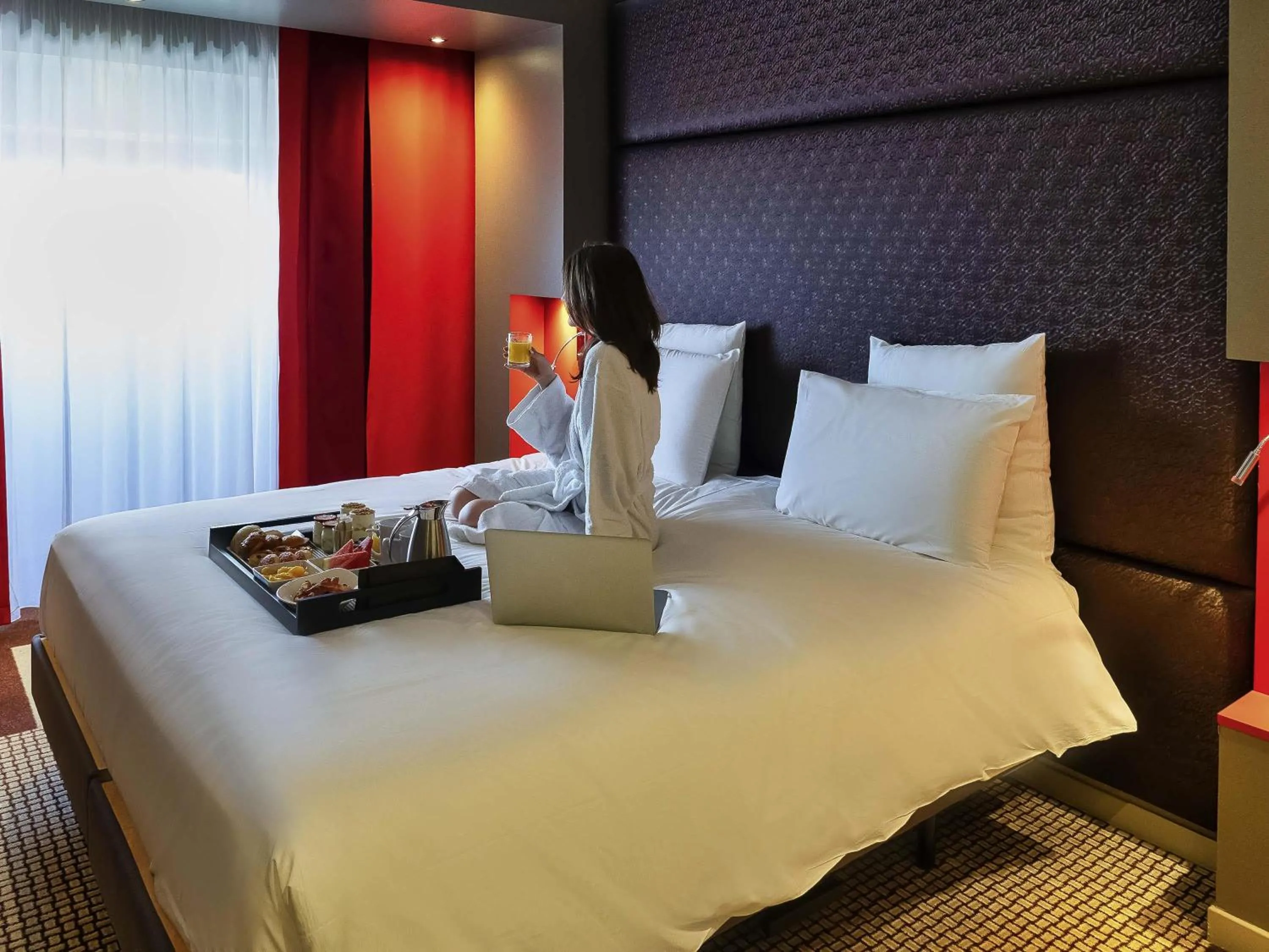 Bedroom, Bed in Mercure Paris Montmartre Sacré Coeur