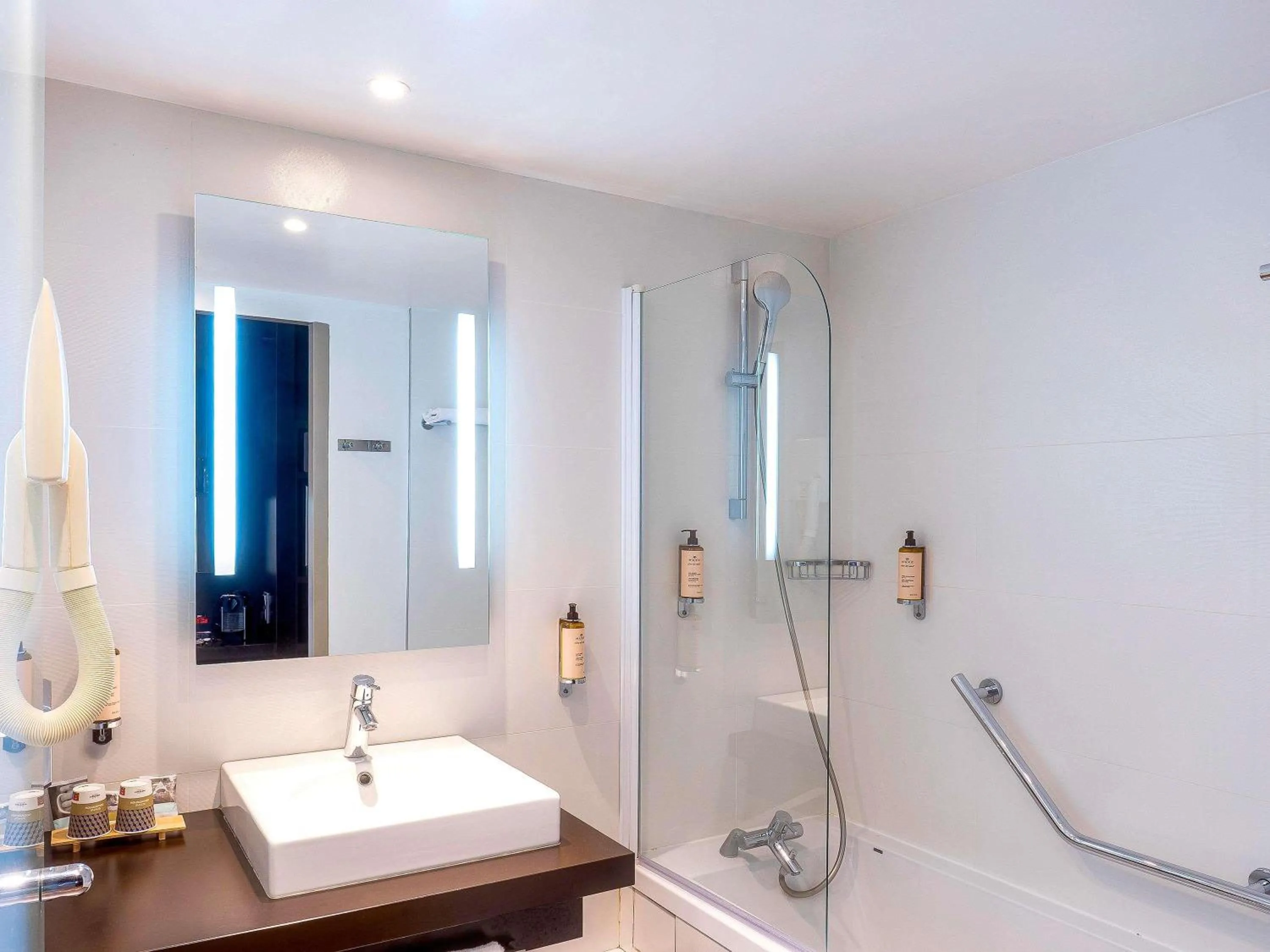 Bedroom in Mercure Paris Montmartre Sacré Coeur