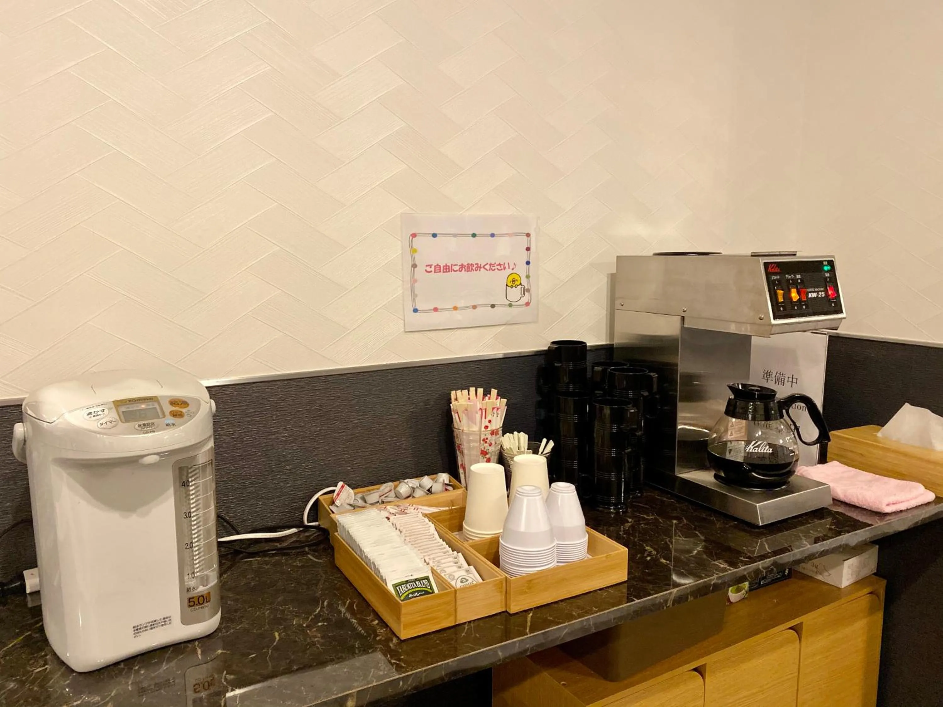 Coffee/tea facilities in Hotel Chuo Bridge
