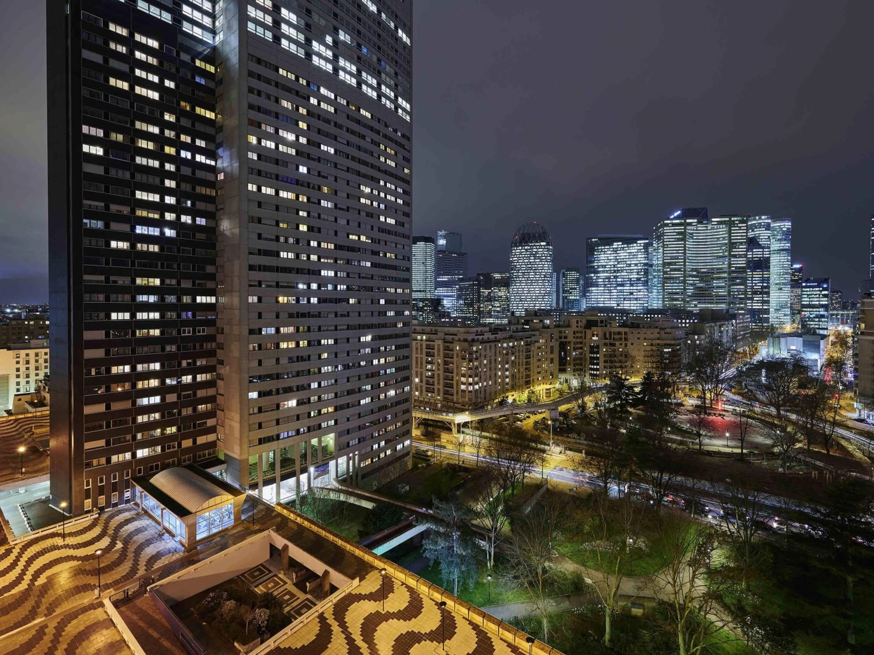 Restaurant/places to eat in Mercure Paris La Défense