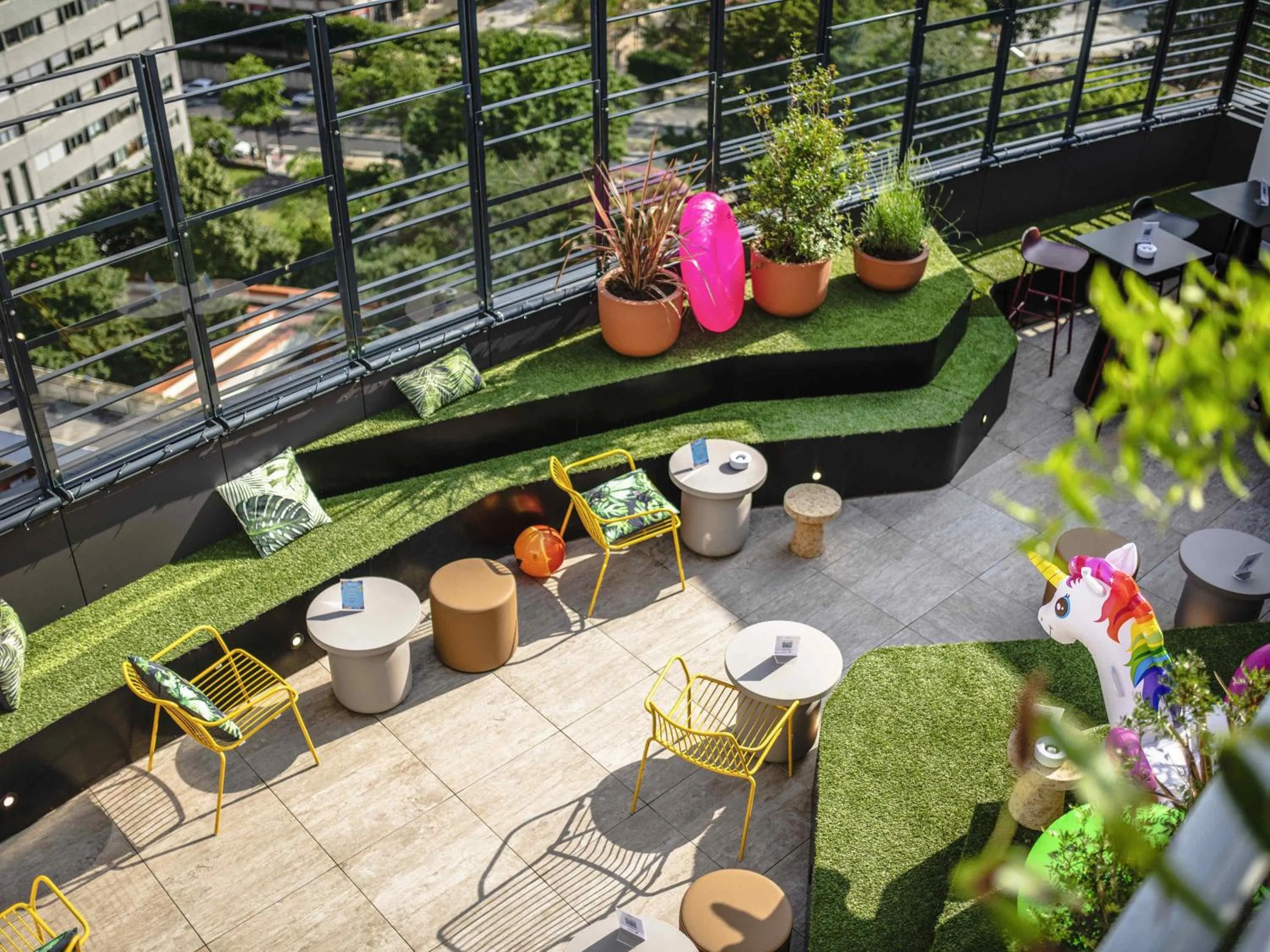 Restaurant/places to eat in Mercure Paris La Défense